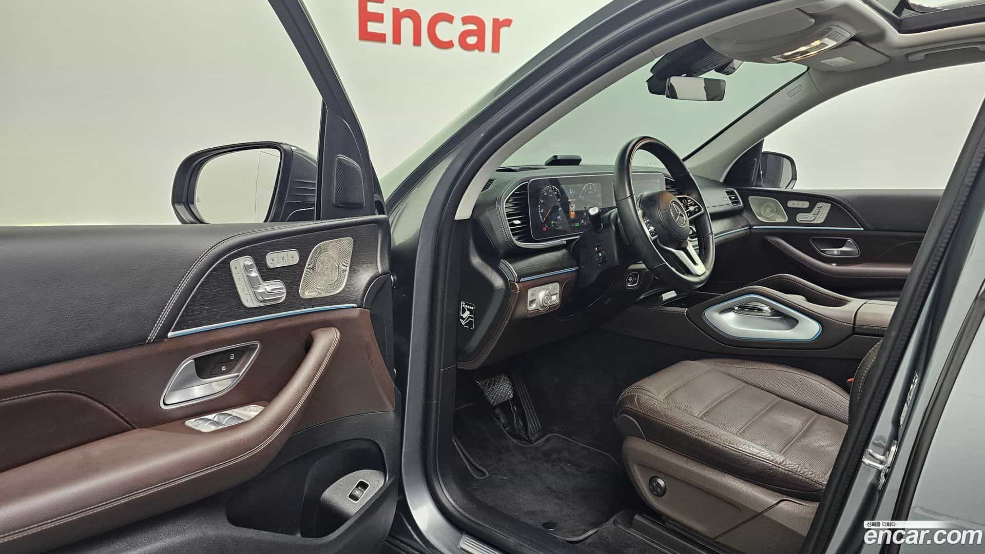 GLE-Class Mercedes-Benz 2023.3-INNER-010