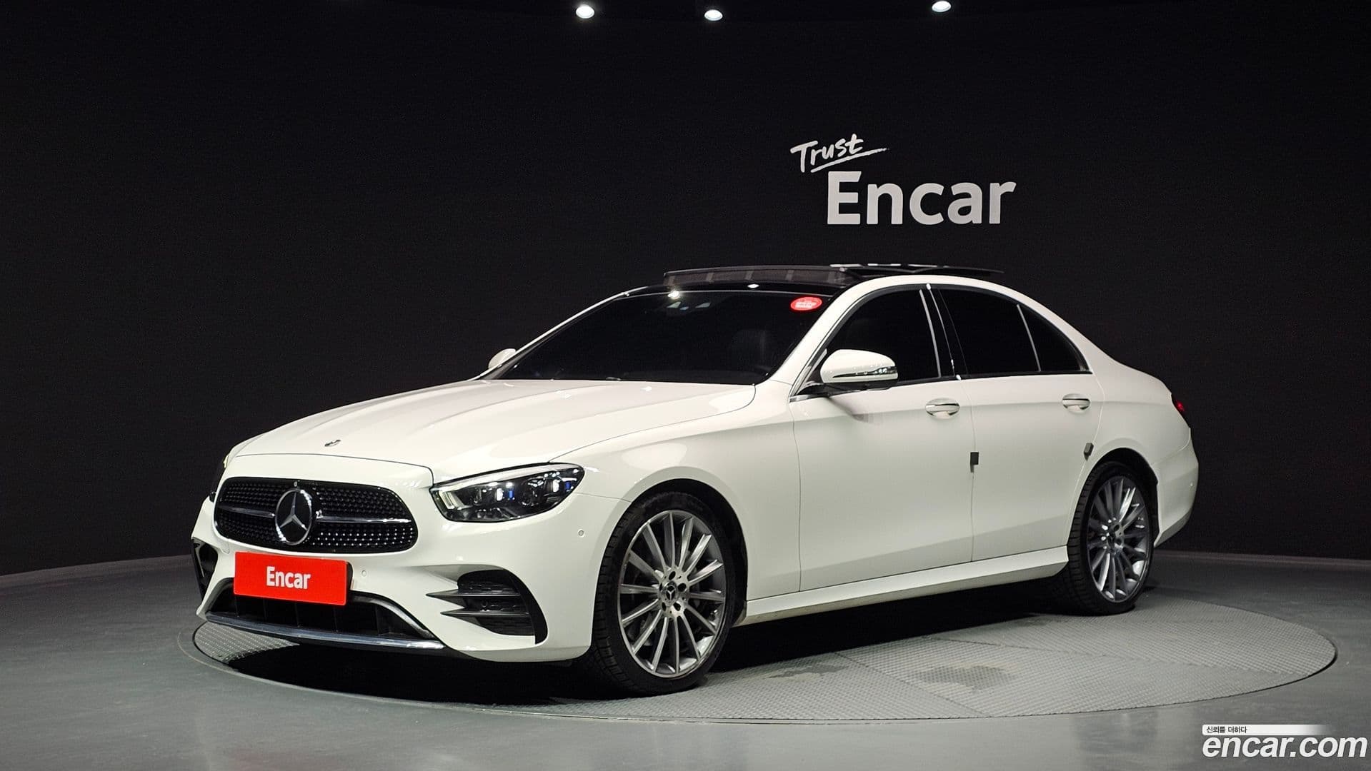 Main__Slider__Photo:E-Class Mercedes-Benz 2022.11-0