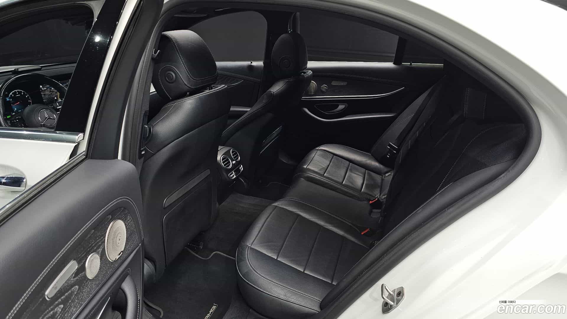 E-Class Mercedes-Benz 2022.11-OPTION-016