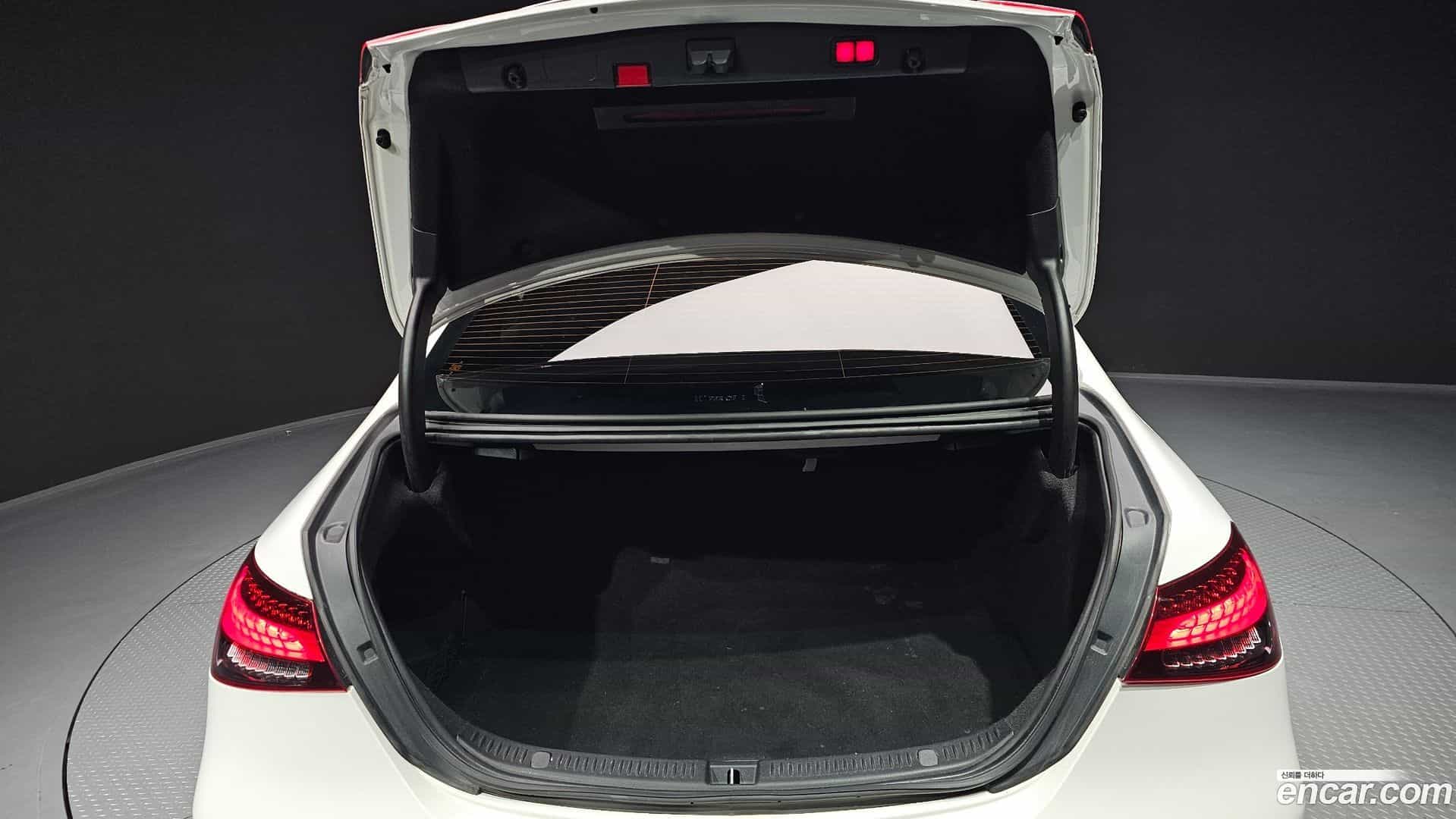 E-Class Mercedes-Benz 2022.11-OPTION-024