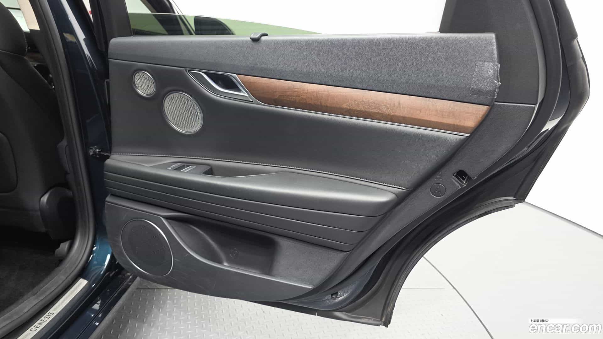 G80 Genesis 2022.1-INNER-035
