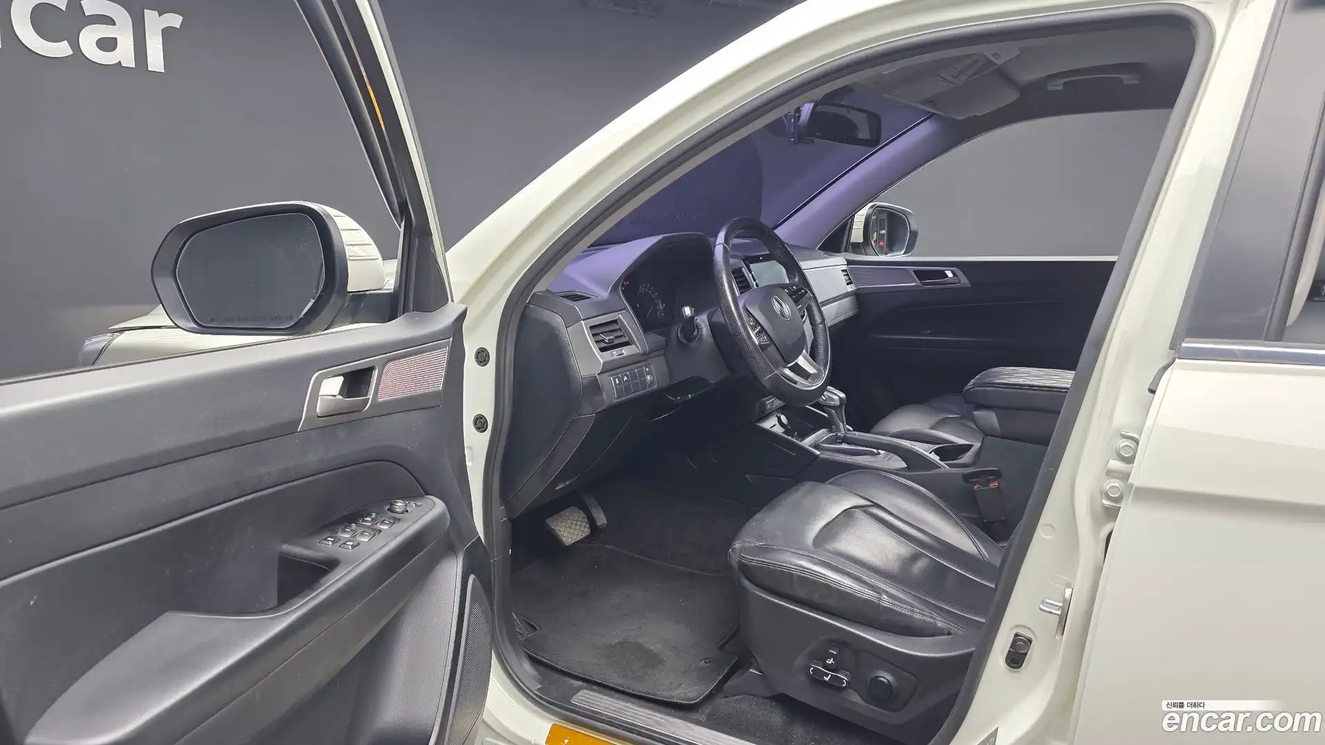 Rexton KG Mobility 2019.3-INNER-010