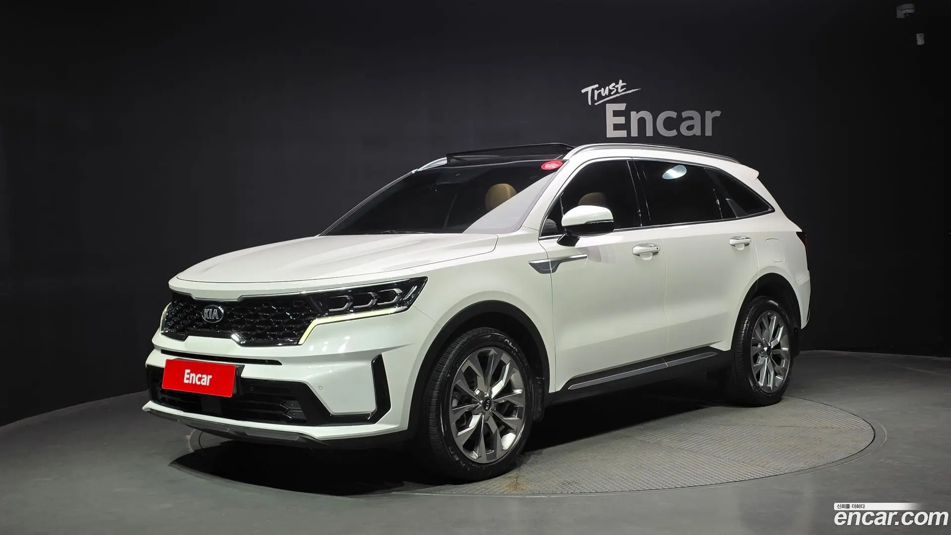 Main__Slider__Photo:Sorento Kia 2021.4-0