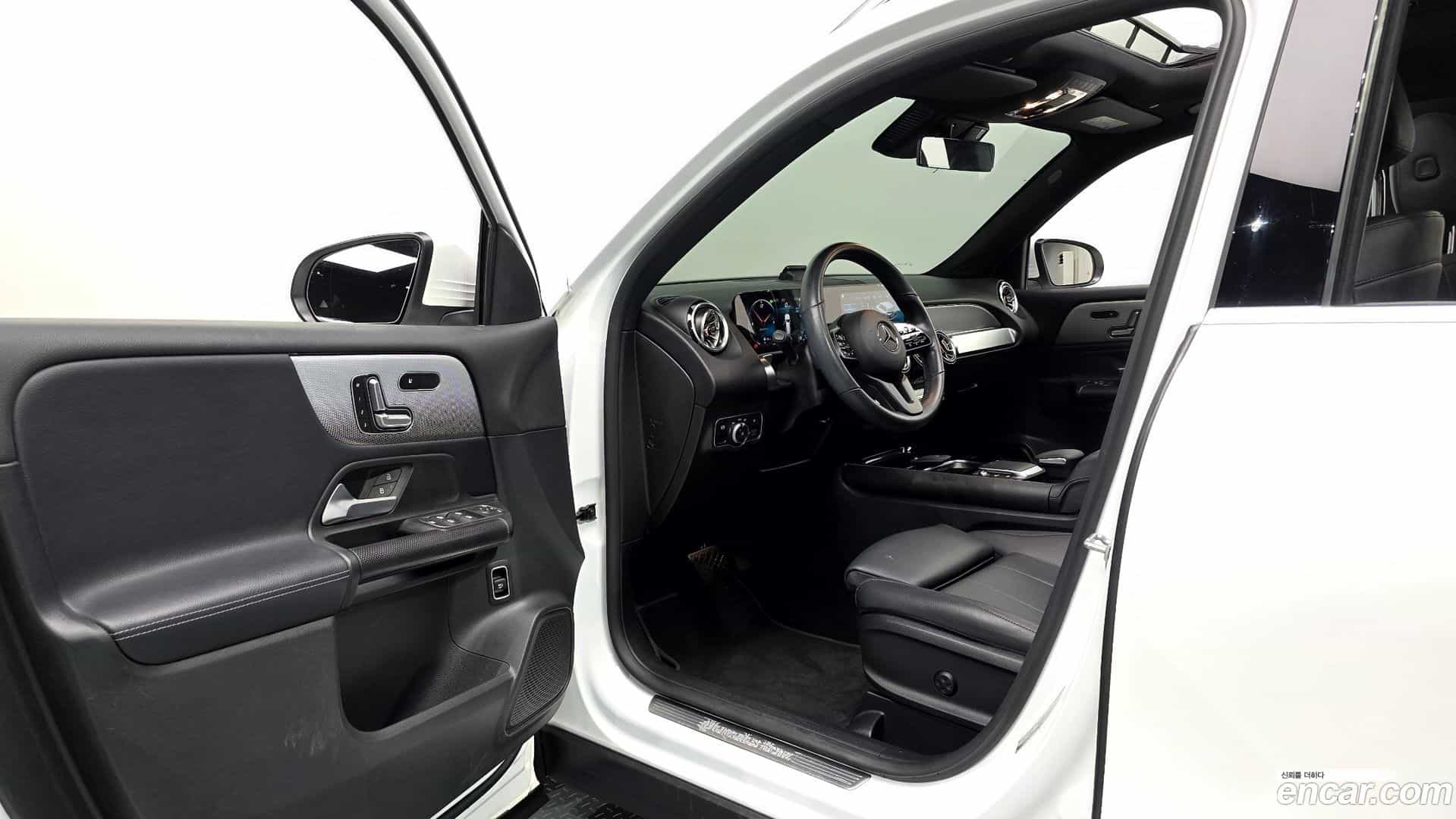 GLB-Class Mercedes-Benz 2021.8-INNER-010