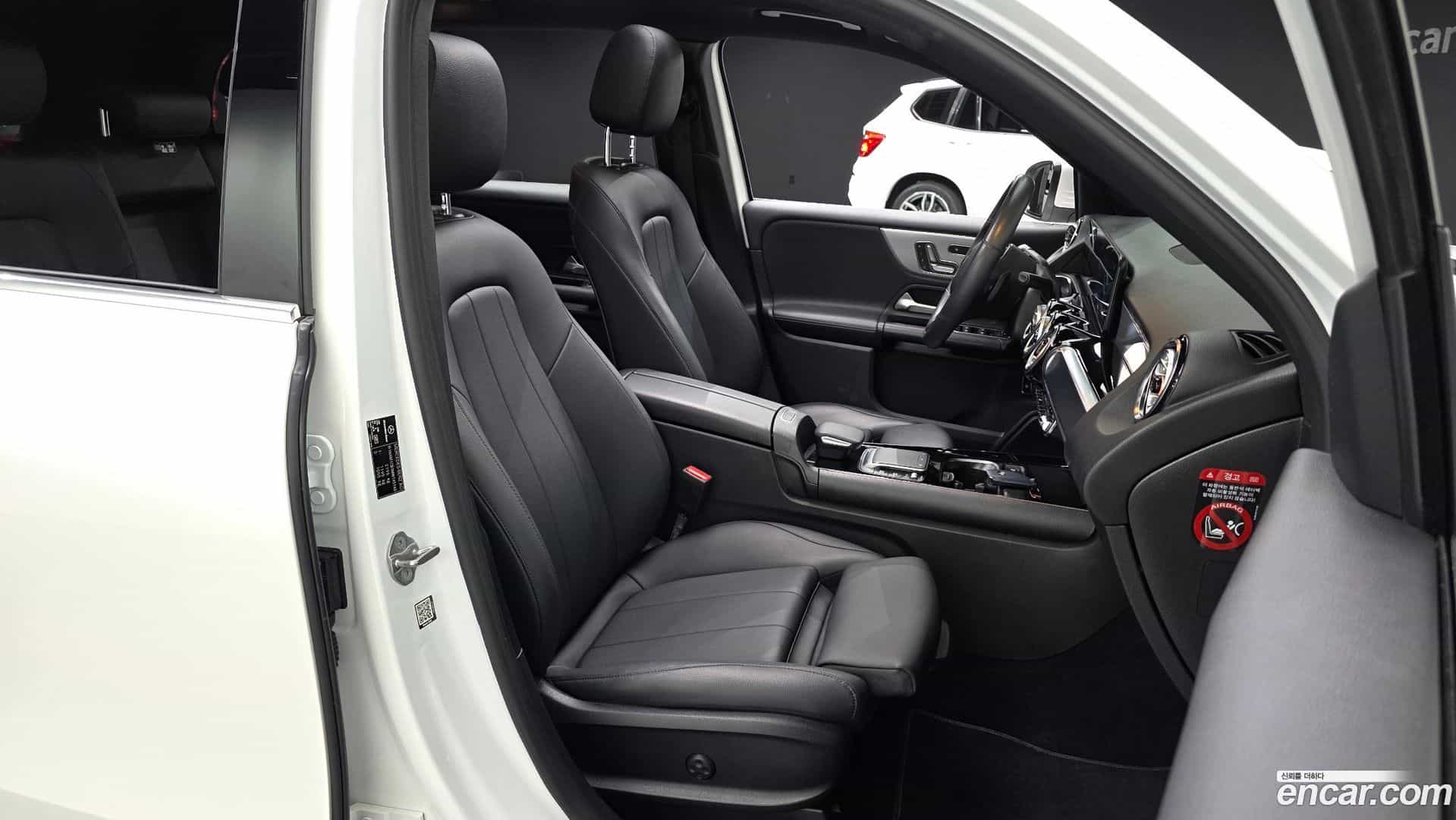 GLB-Class Mercedes-Benz 2021.8-OPTION-015