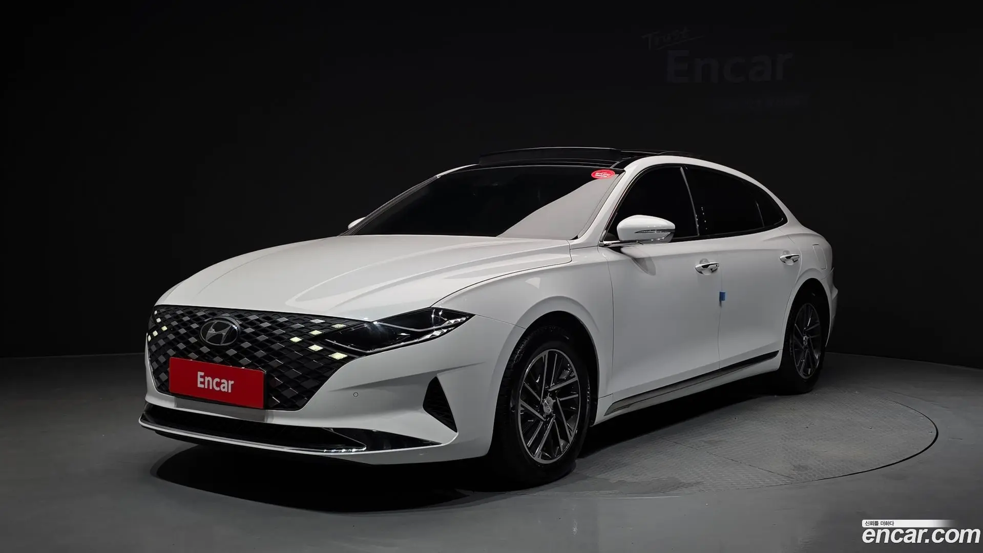 Main__Slider__Photo:Grandeur Hyundai 2022.8-0
