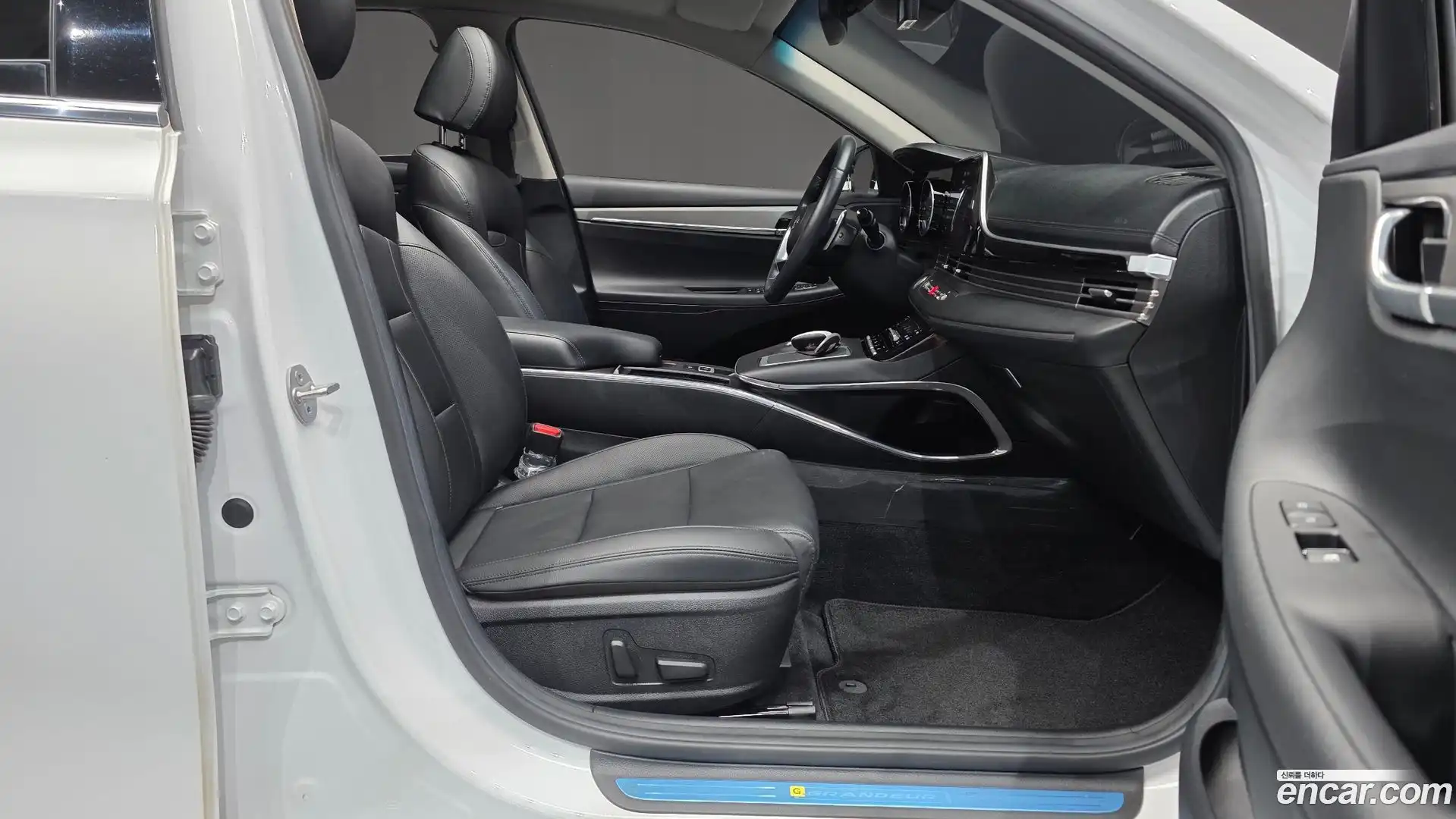 Grandeur Hyundai 2022.8-OPTION-015