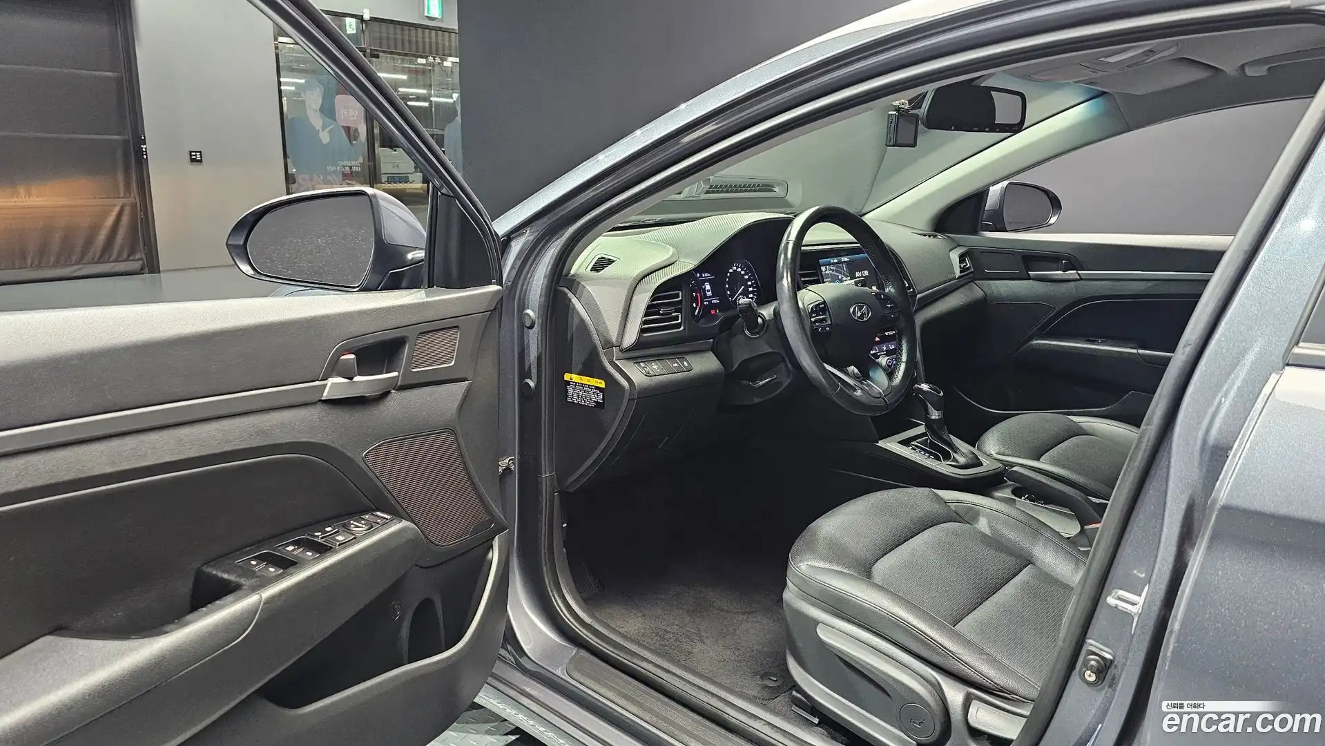 AVANTE Hyundai 2019.1-INNER-010