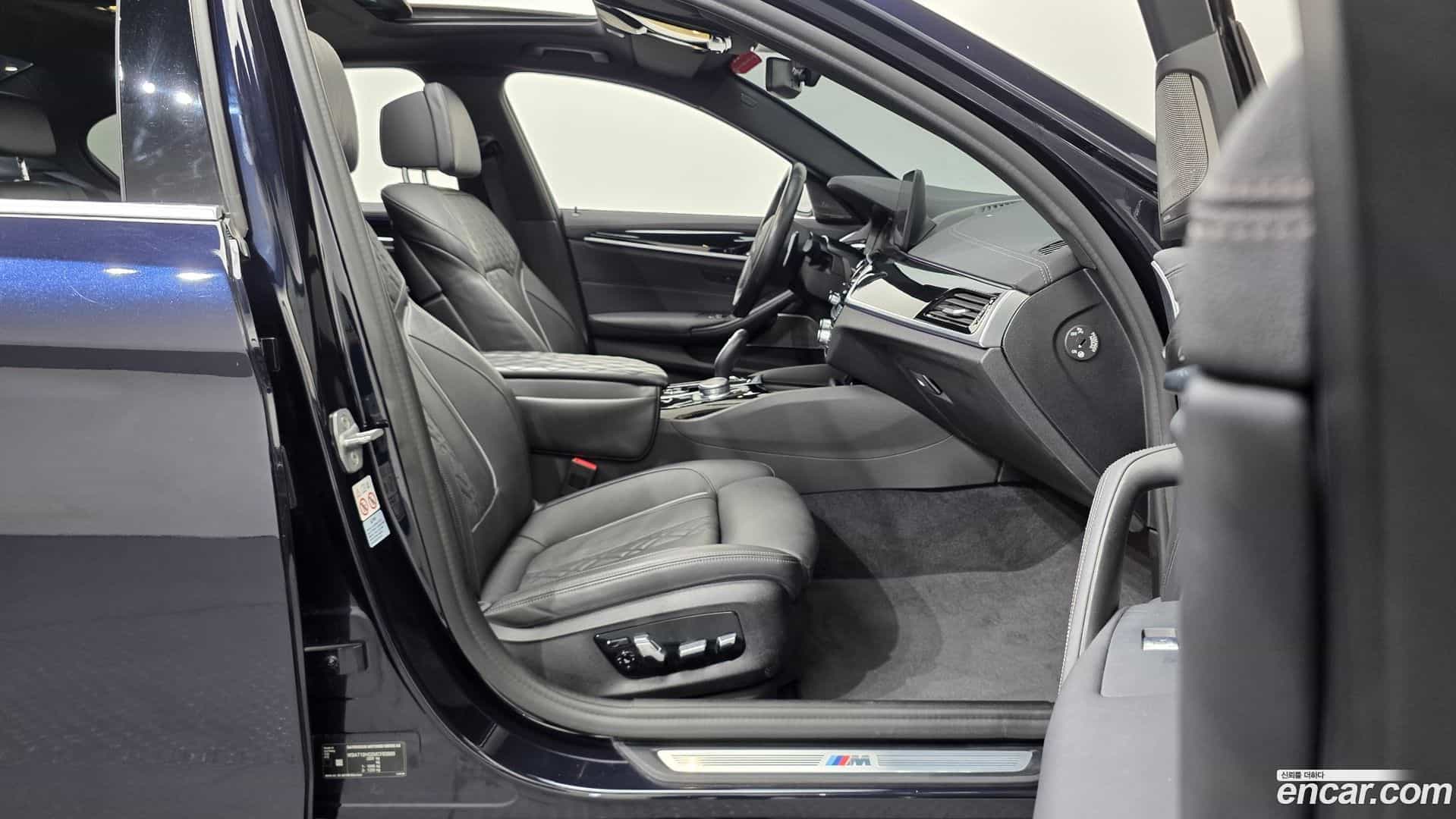 5-Series BMW 2021.0-INNER-036