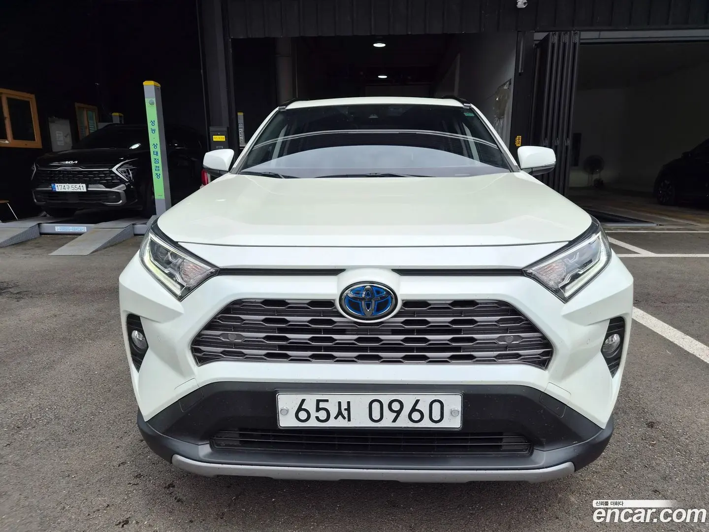 Main__Slider__Photo:RAV4 Toyota 2019.5-1