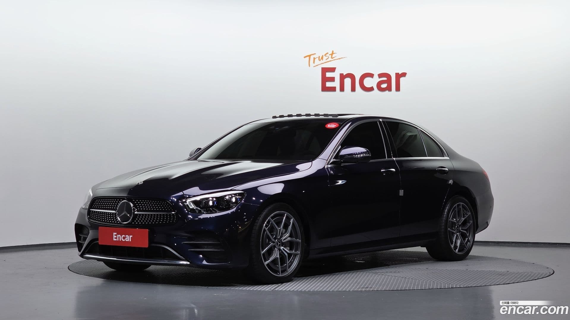 Main__Slider__Photo:E-Class Mercedes-Benz 2022.1-0