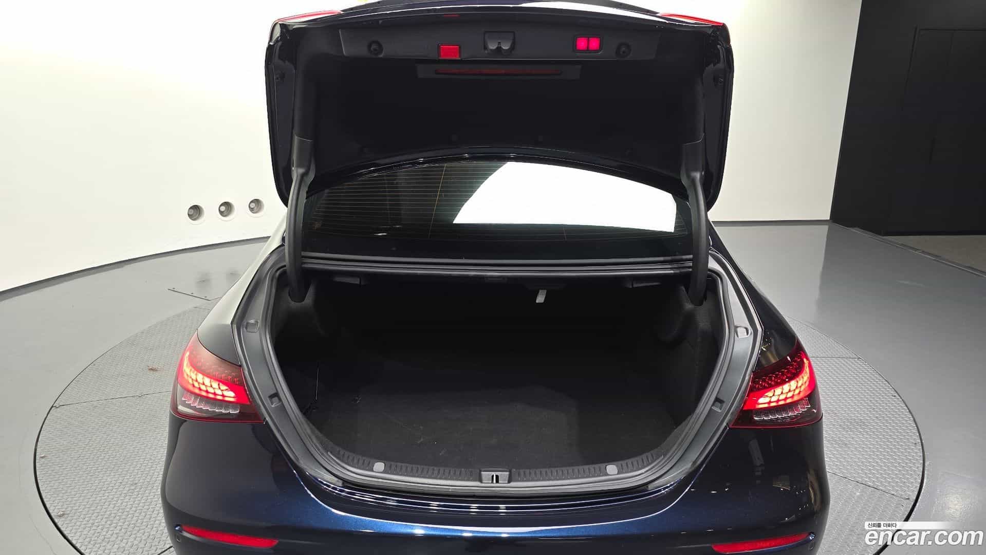 E-Class Mercedes-Benz 2022.1-OPTION-024
