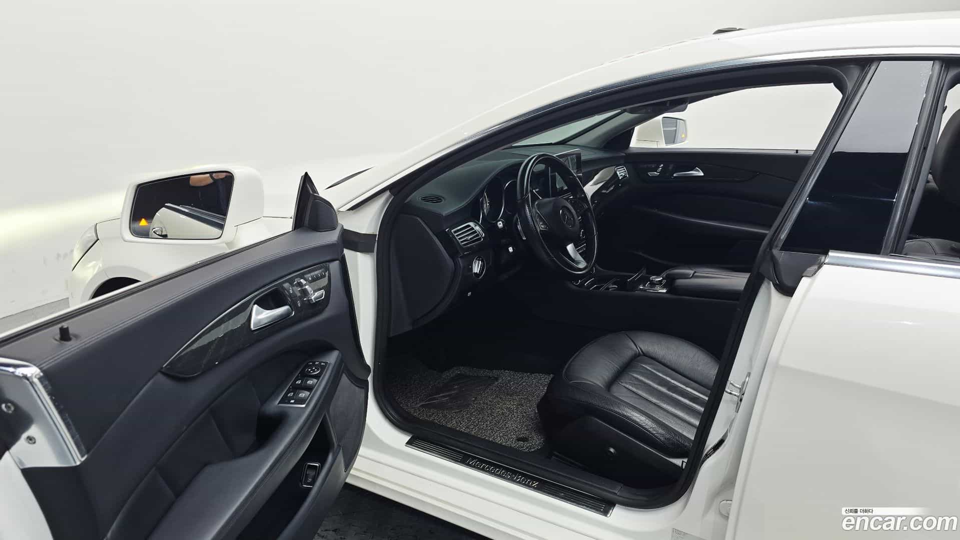 CLS-Class Mercedes-Benz 2015.6-INNER-010