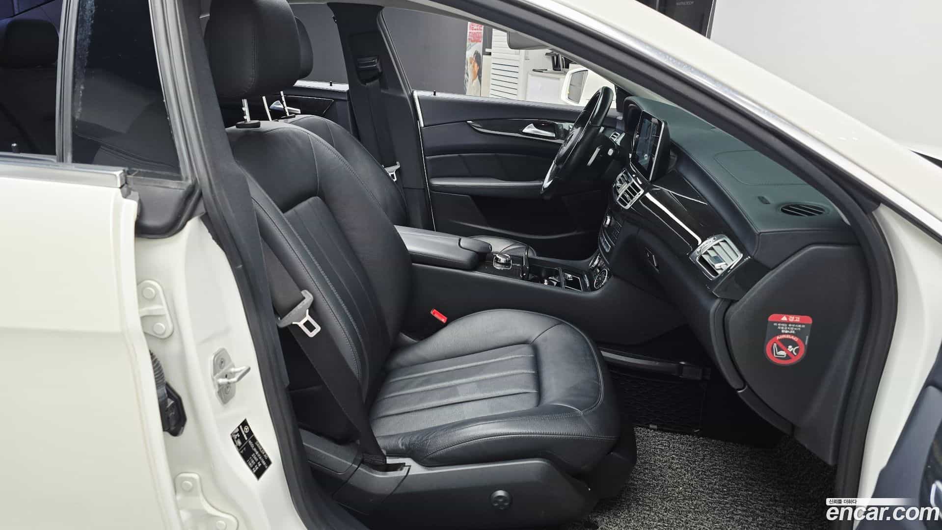 CLS-Class Mercedes-Benz 2015.6-OPTION-016