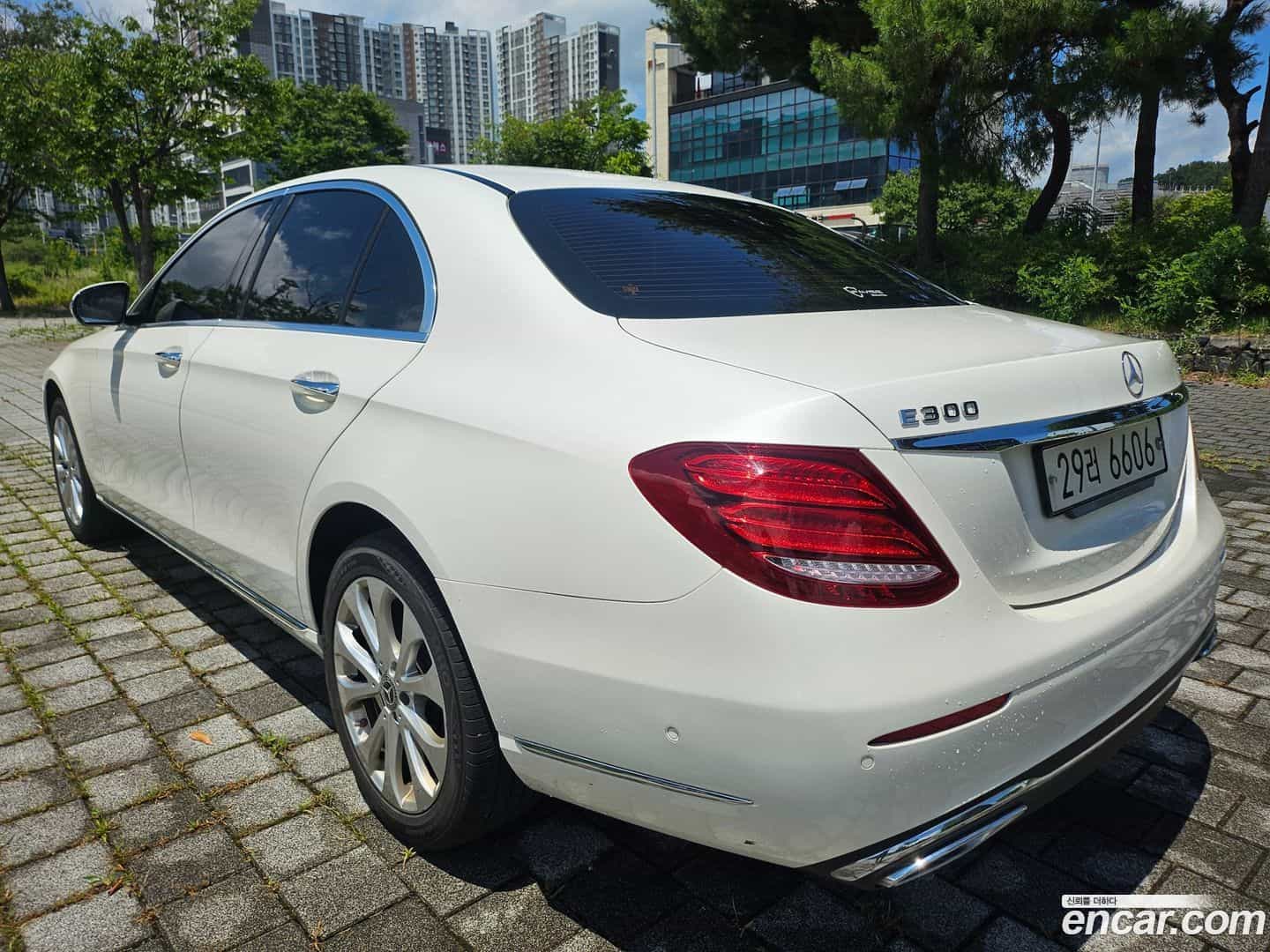E-Class Mercedes-Benz 2019.6-OUTER-005