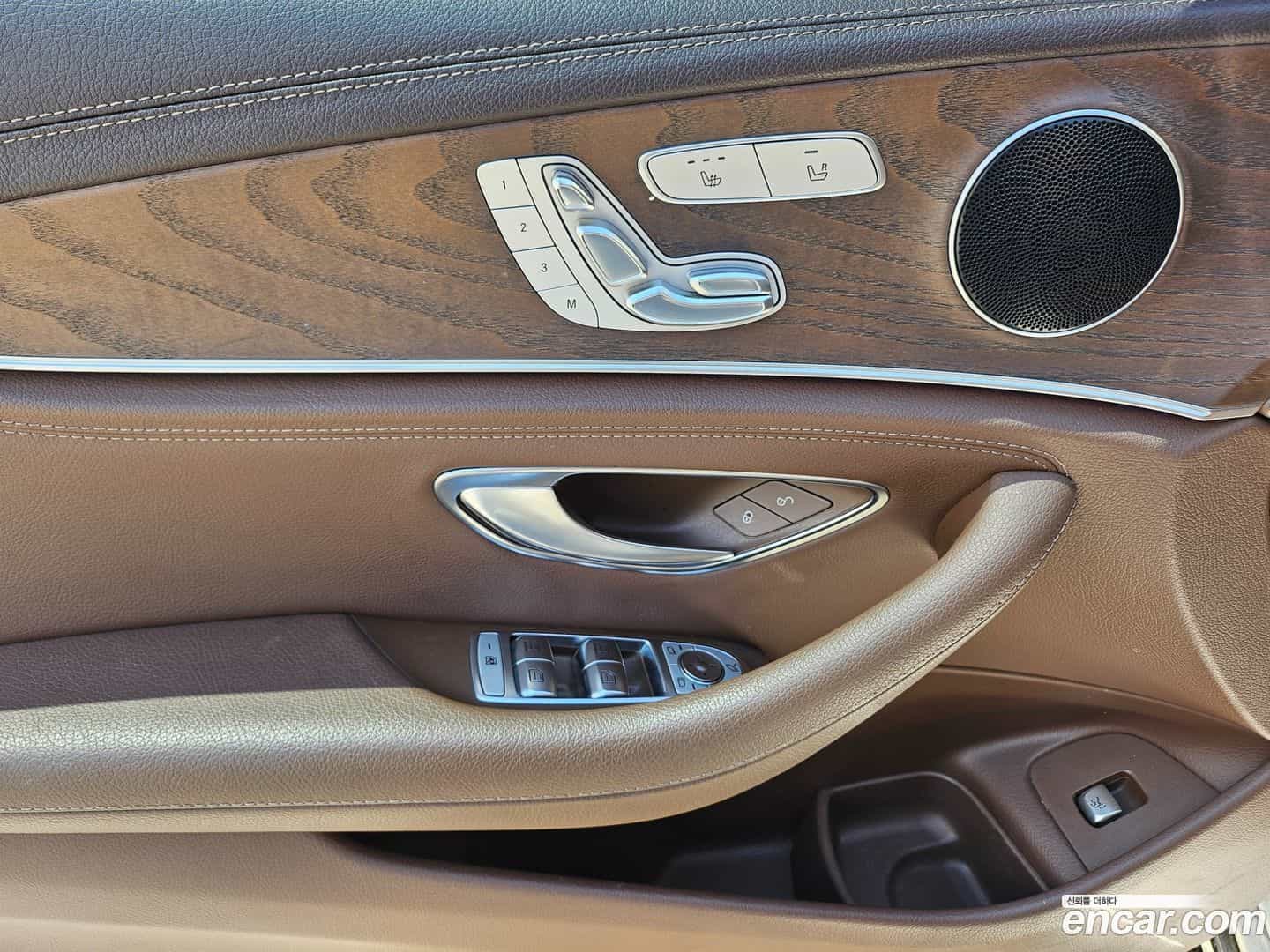 E-Class Mercedes-Benz 2019.6-OPTION-015