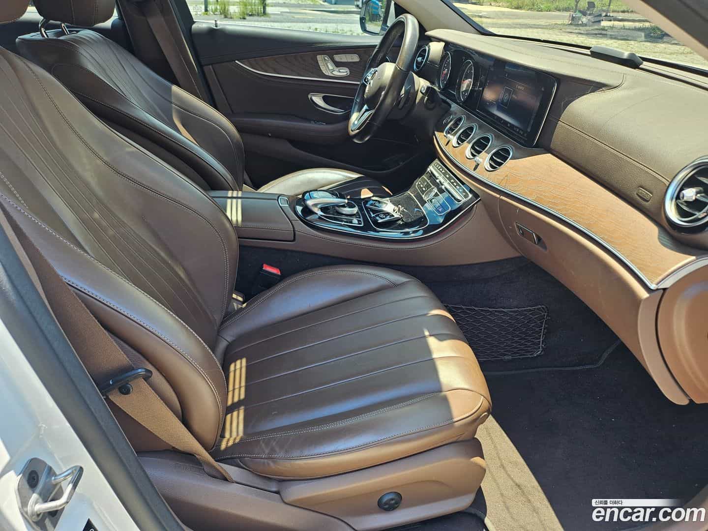 E-Class Mercedes-Benz 2019.6-OPTION-017