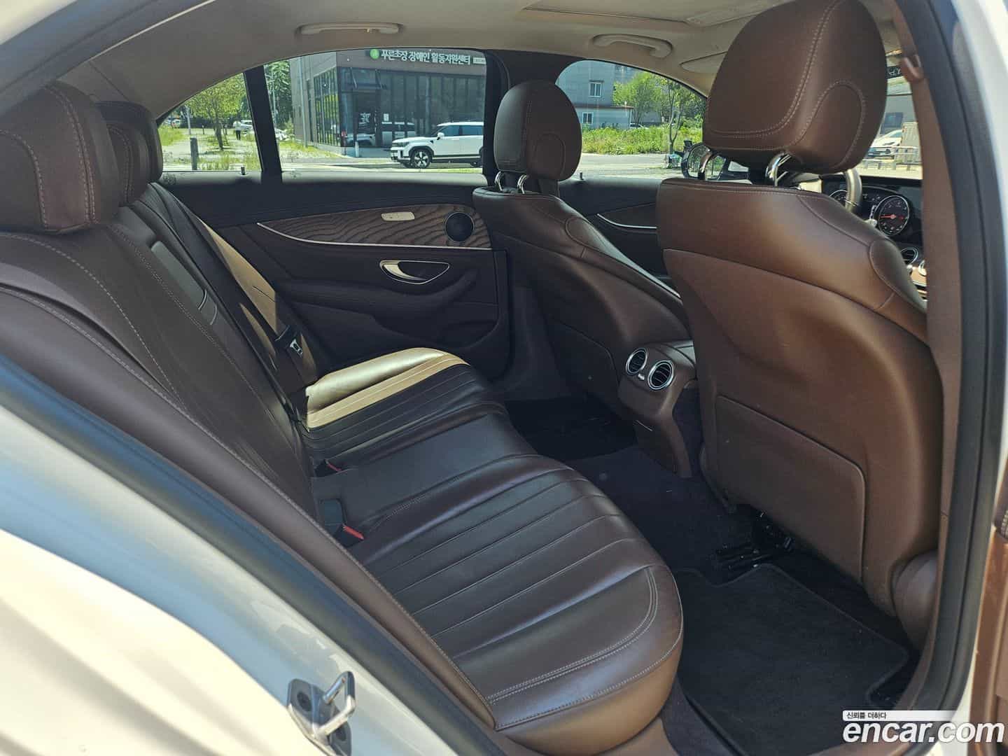 E-Class Mercedes-Benz 2019.6-OPTION-018