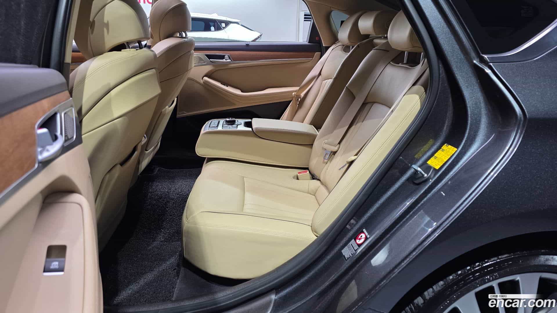 G80 Genesis 2019.2-OPTION-015