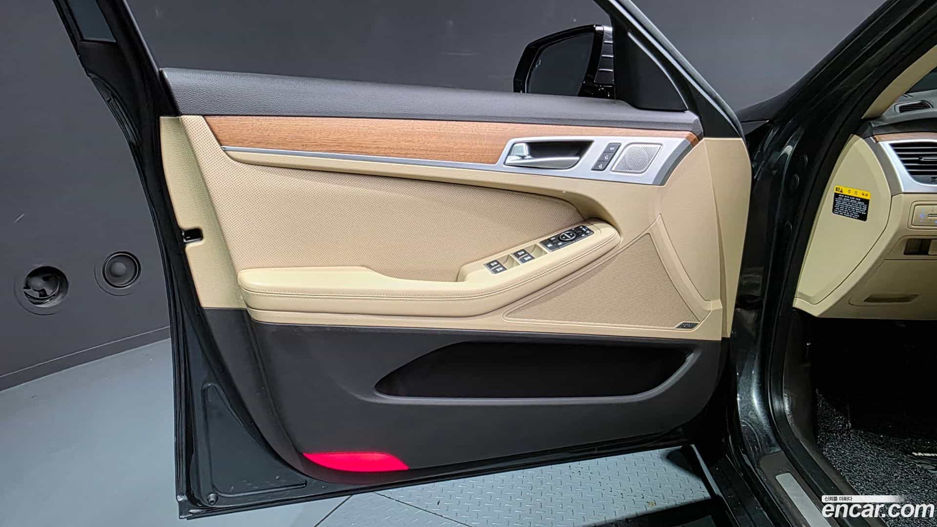 G80 Genesis 2019.2-INNER-034