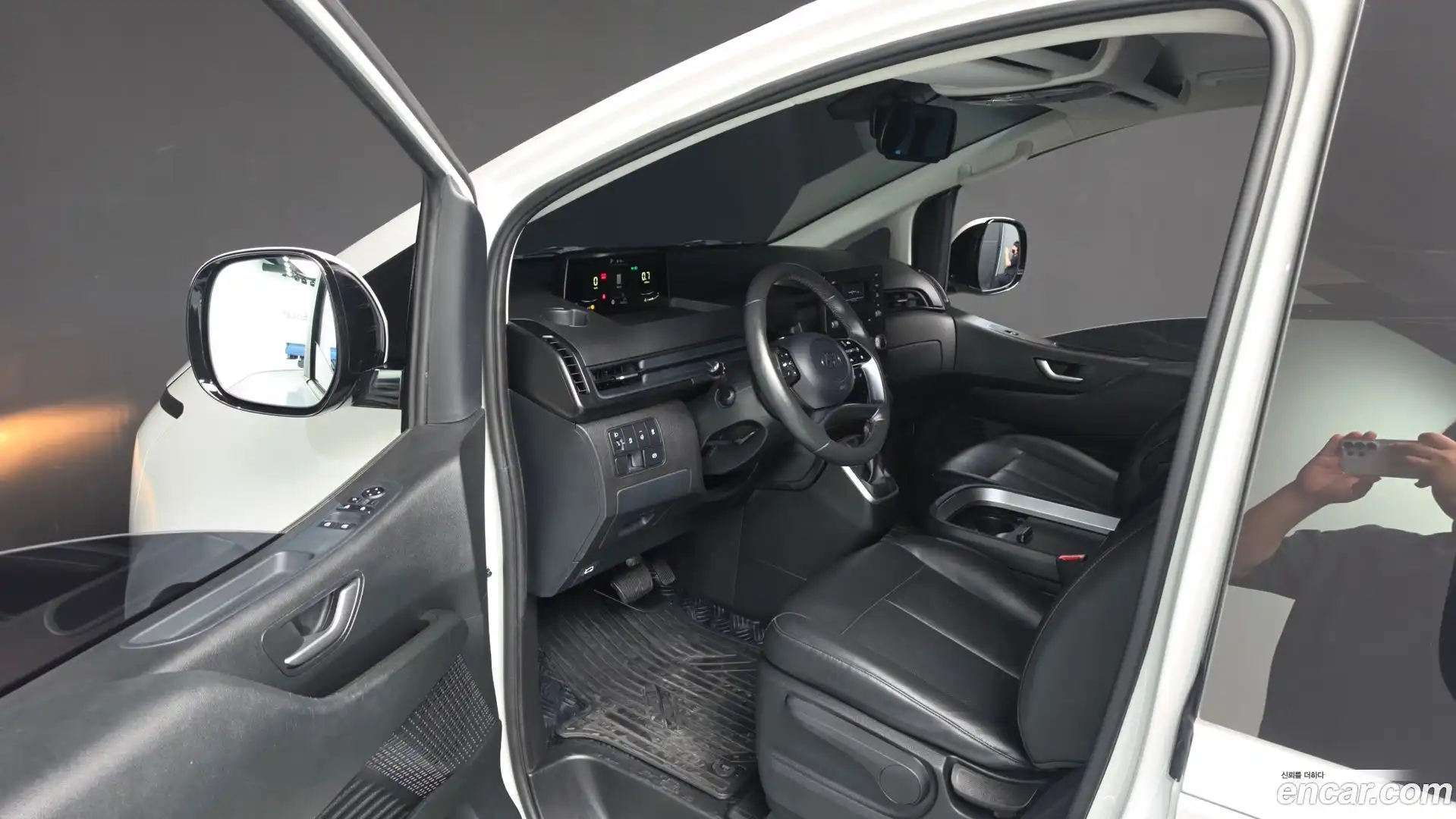 Staria Hyundai 2023.0-INNER-010