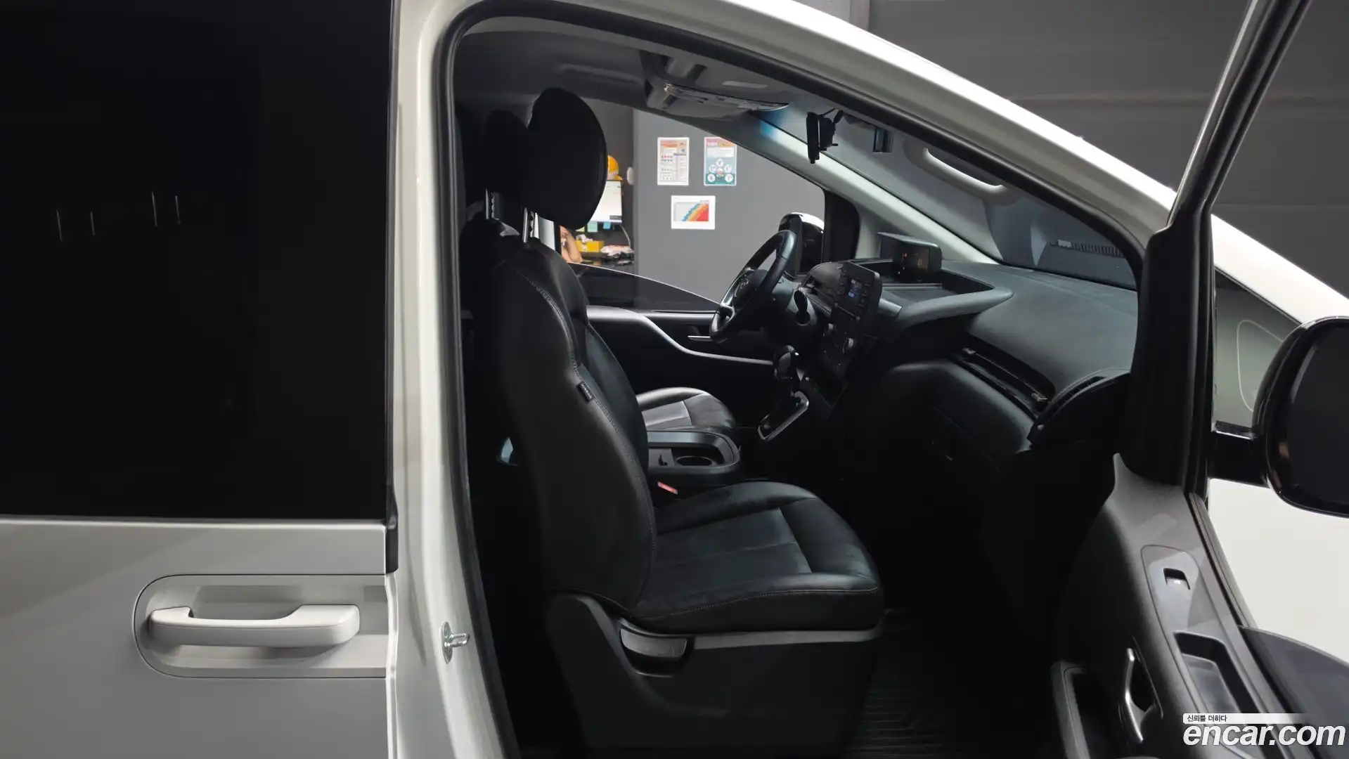 Staria Hyundai 2023.0-OPTION-015