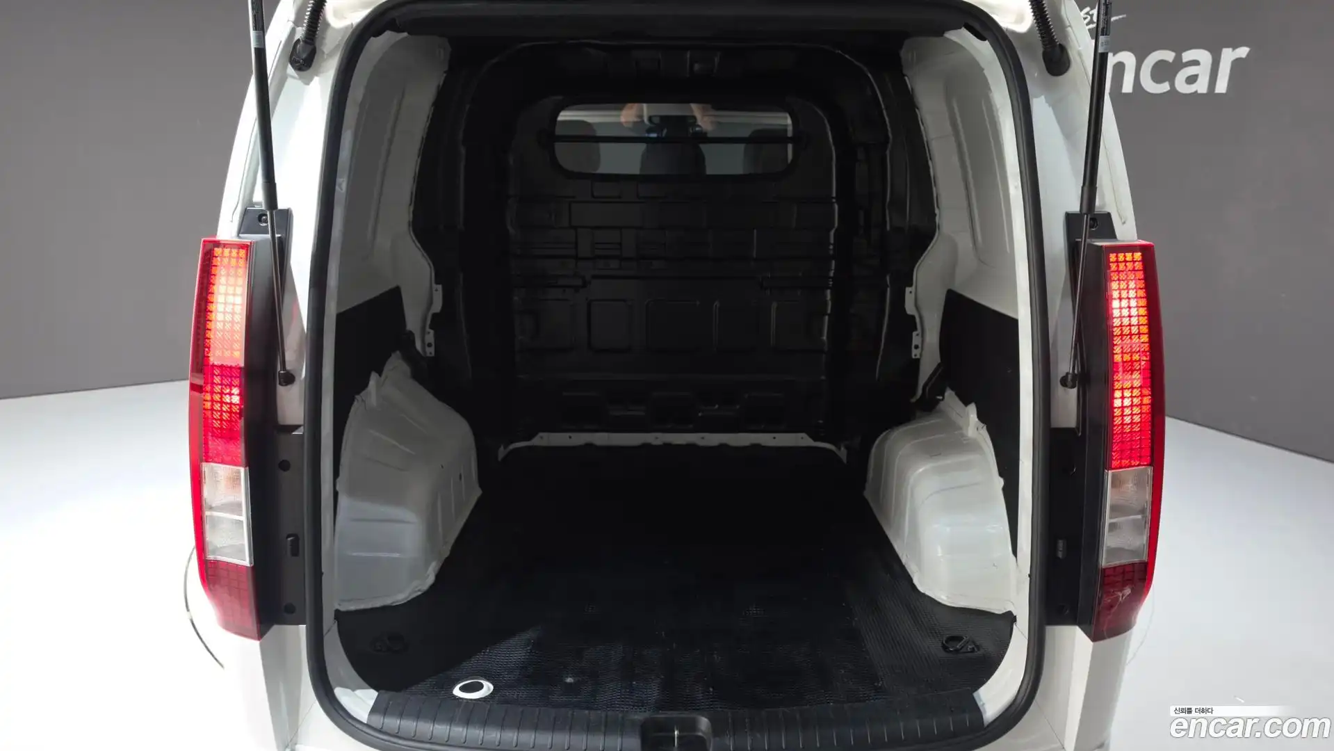 Staria Hyundai 2023.0-OPTION-042