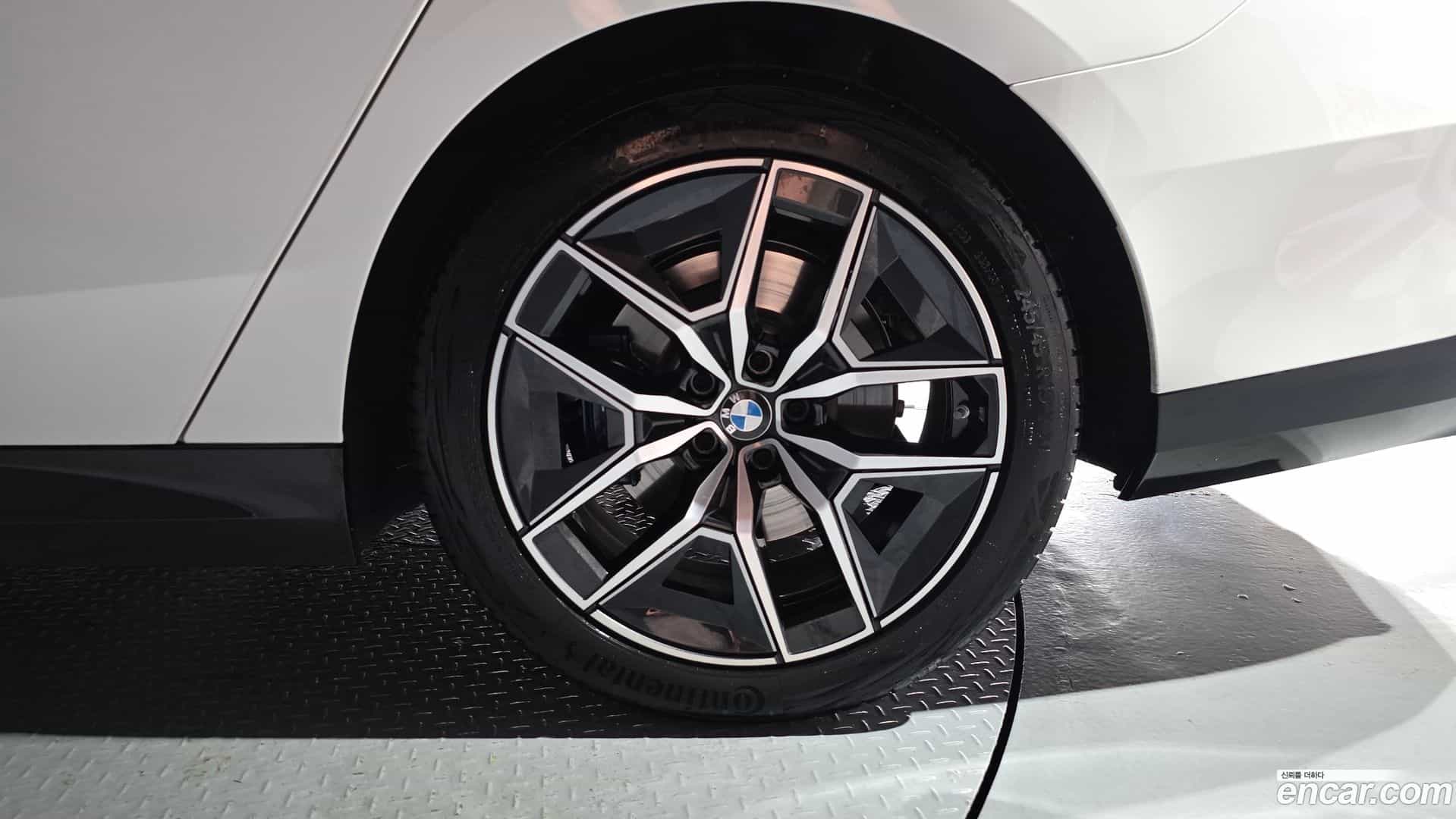 5-Series BMW 2025.8-OUTER-031
