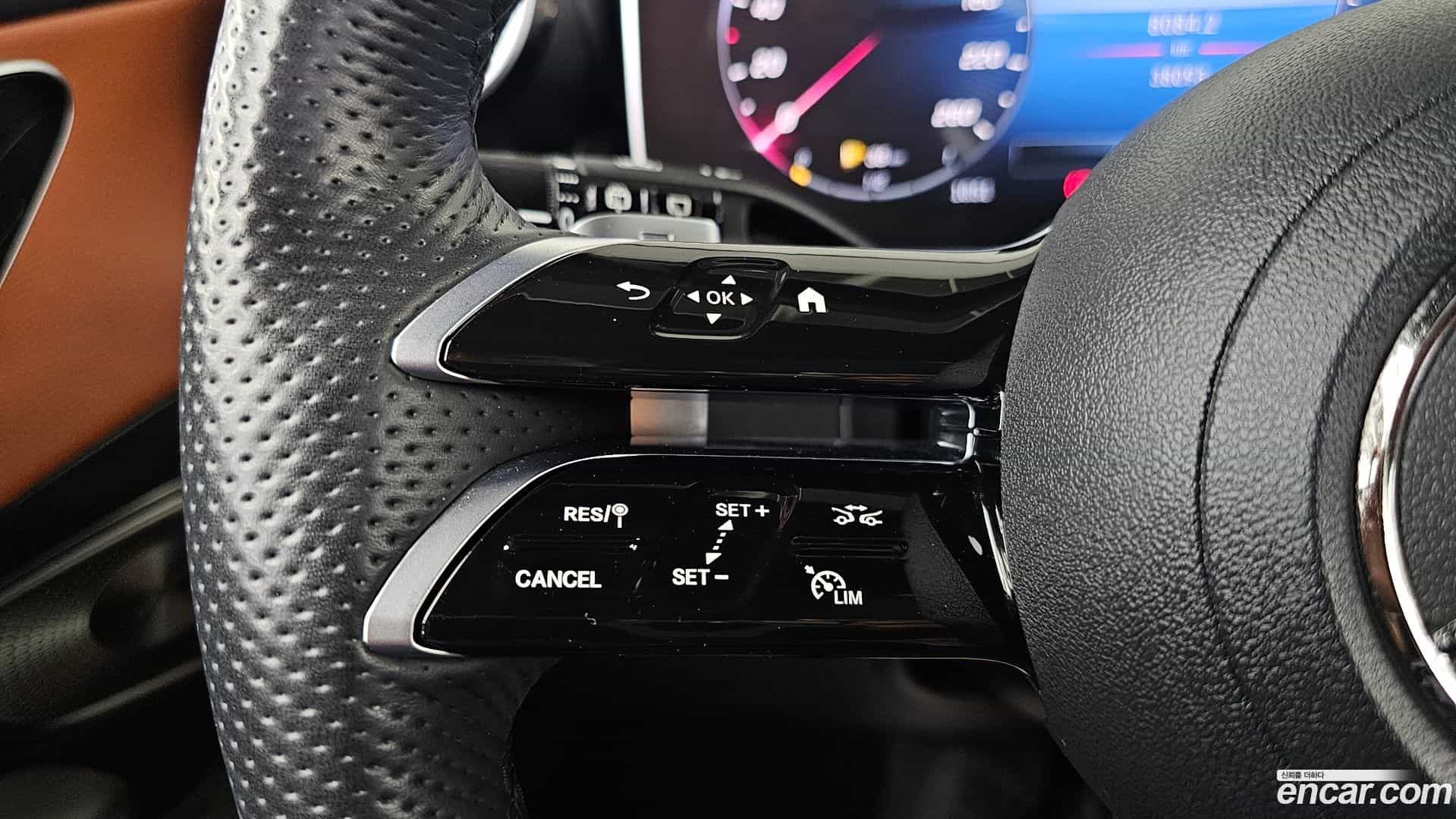 GLC-Class Mercedes-Benz 2024.6-OPTION-043
