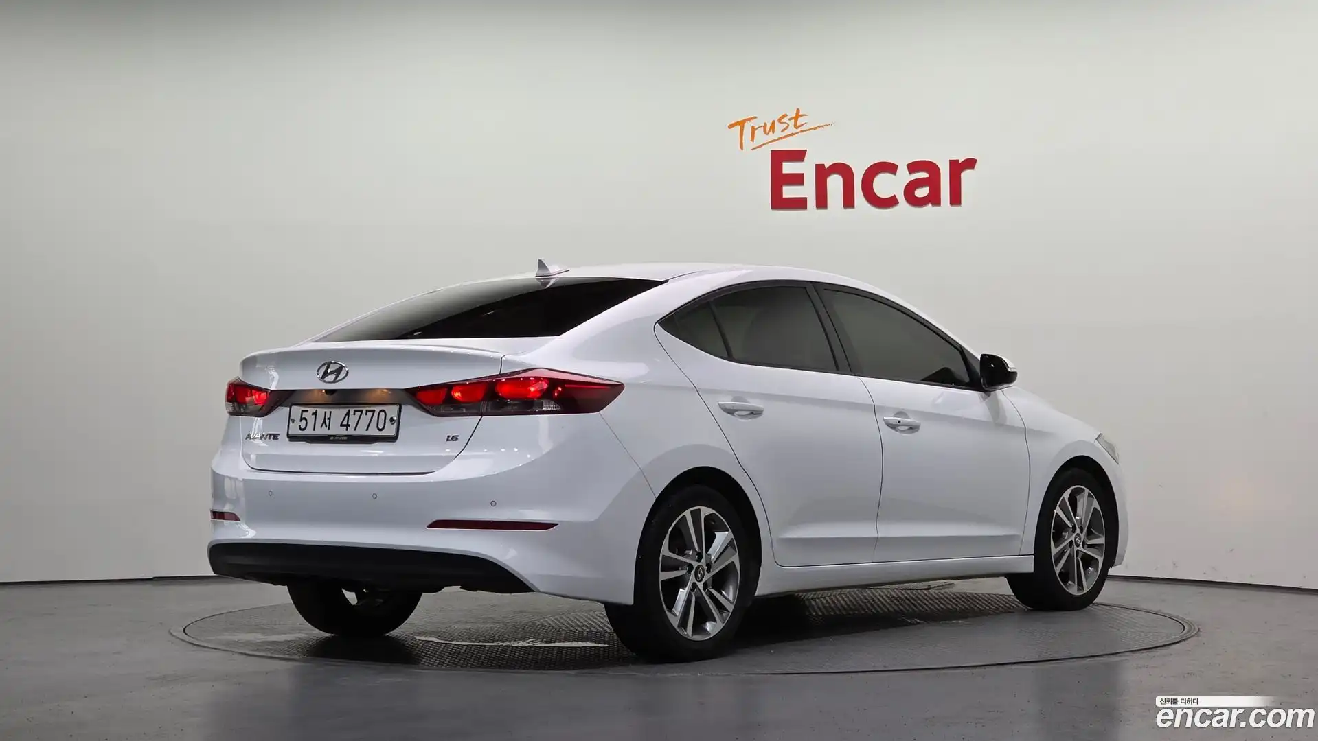 AVANTE Hyundai 2018.6-OUTER-002