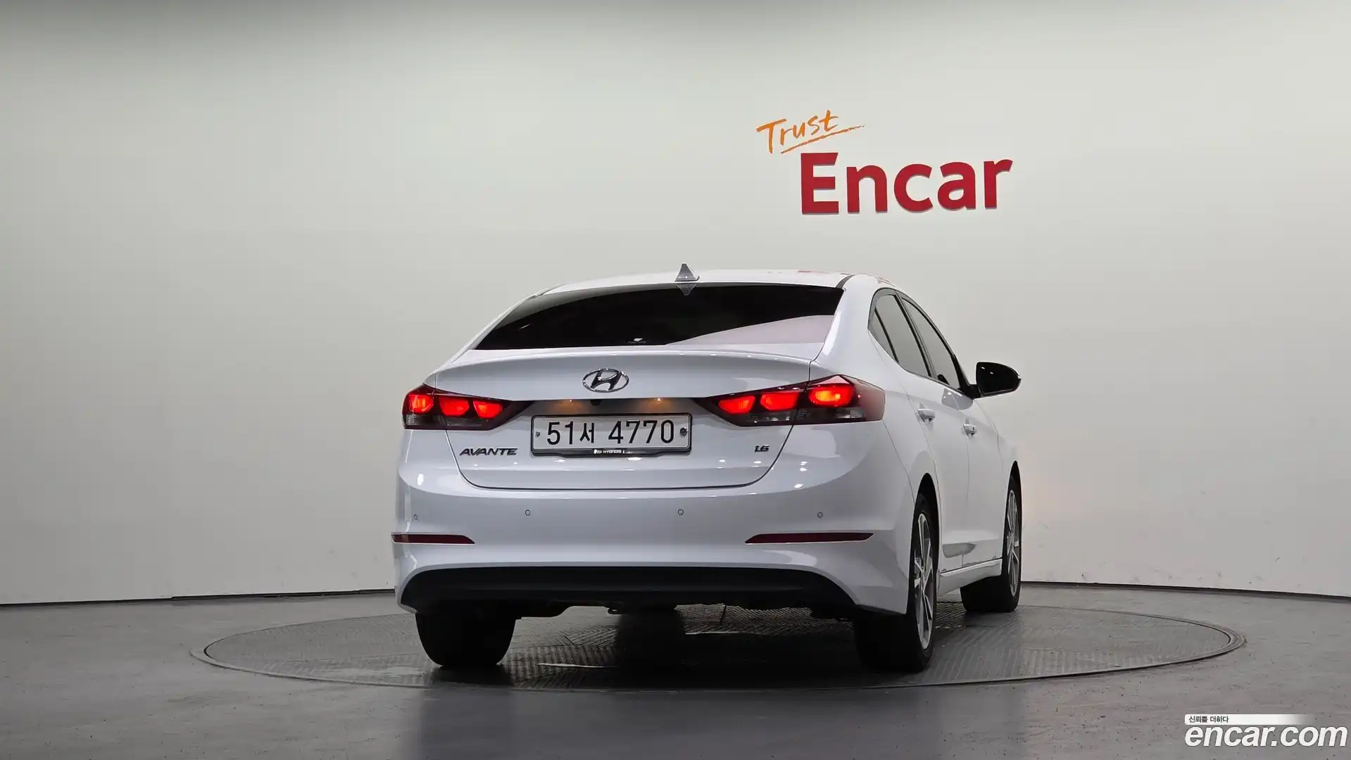 AVANTE Hyundai 2018.6-OUTER-004