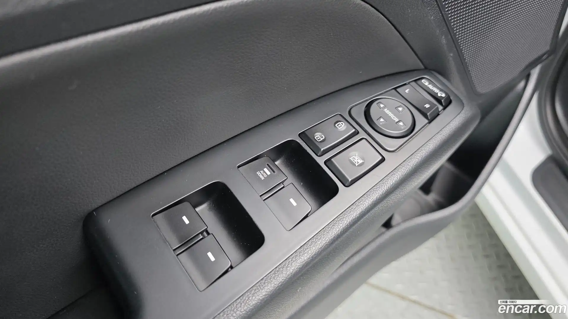 AVANTE Hyundai 2018.6-OPTION-016