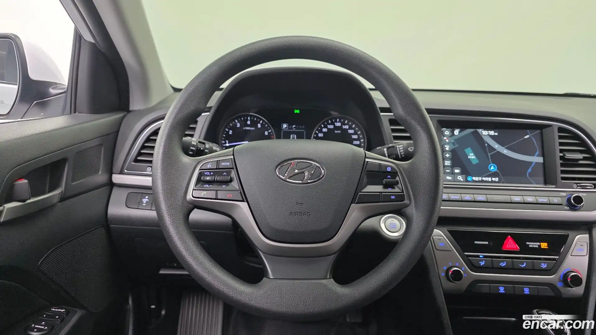 AVANTE Hyundai 2018.6-OPTION-018