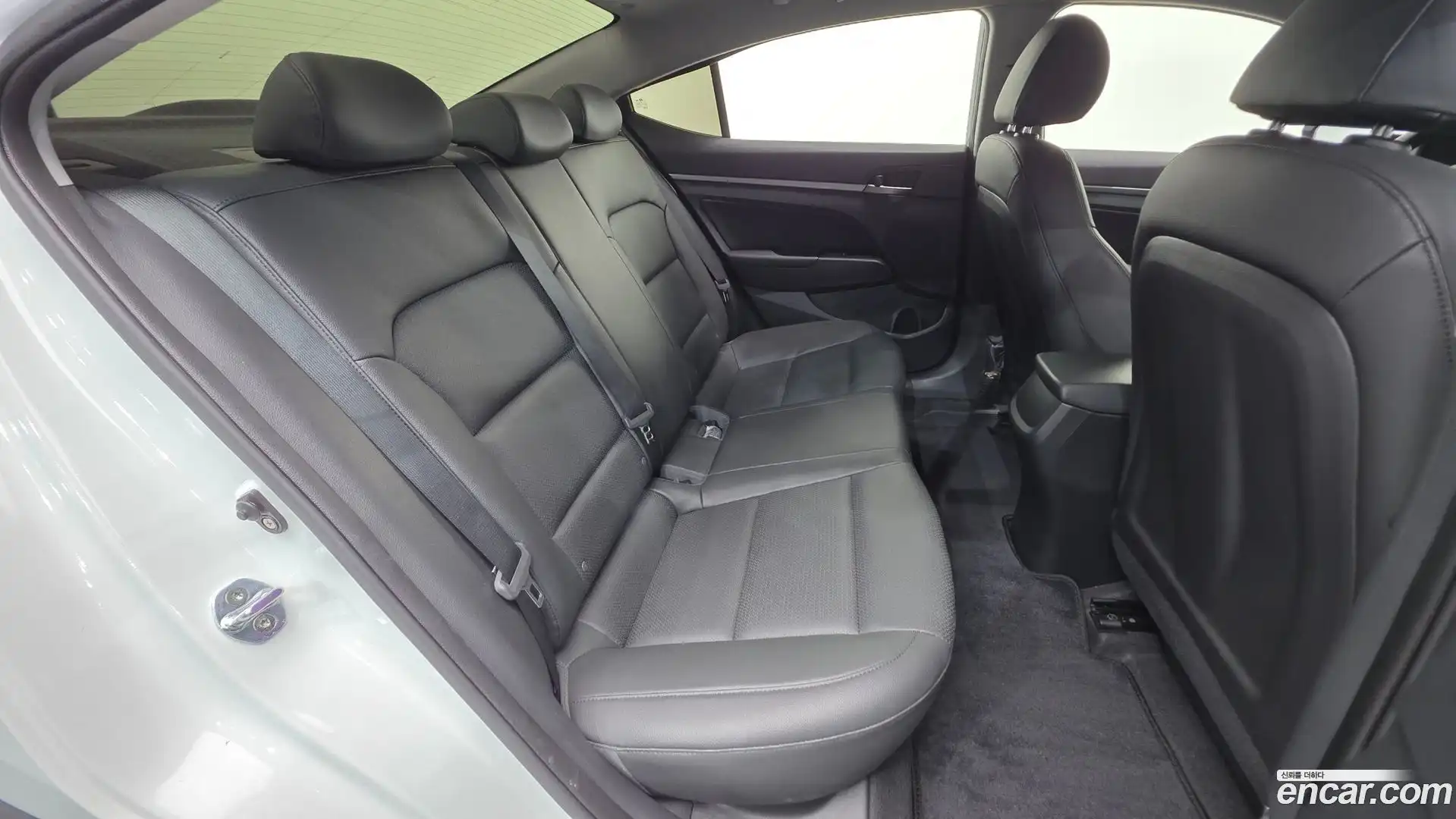 AVANTE Hyundai 2018.6-OPTION-023