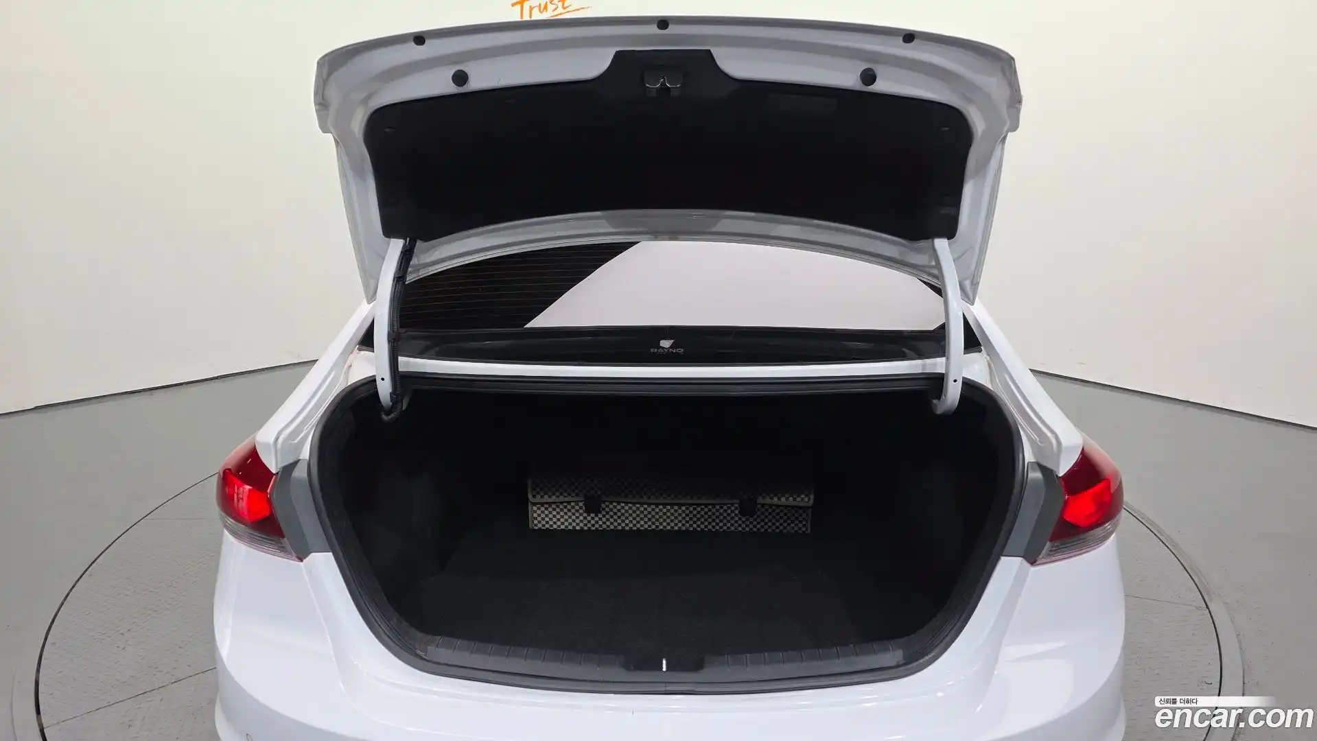 AVANTE Hyundai 2018.6-OPTION-024