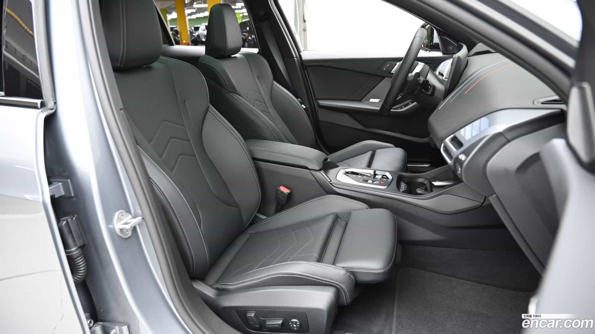 1-Series BMW 2025.10-INNER-010