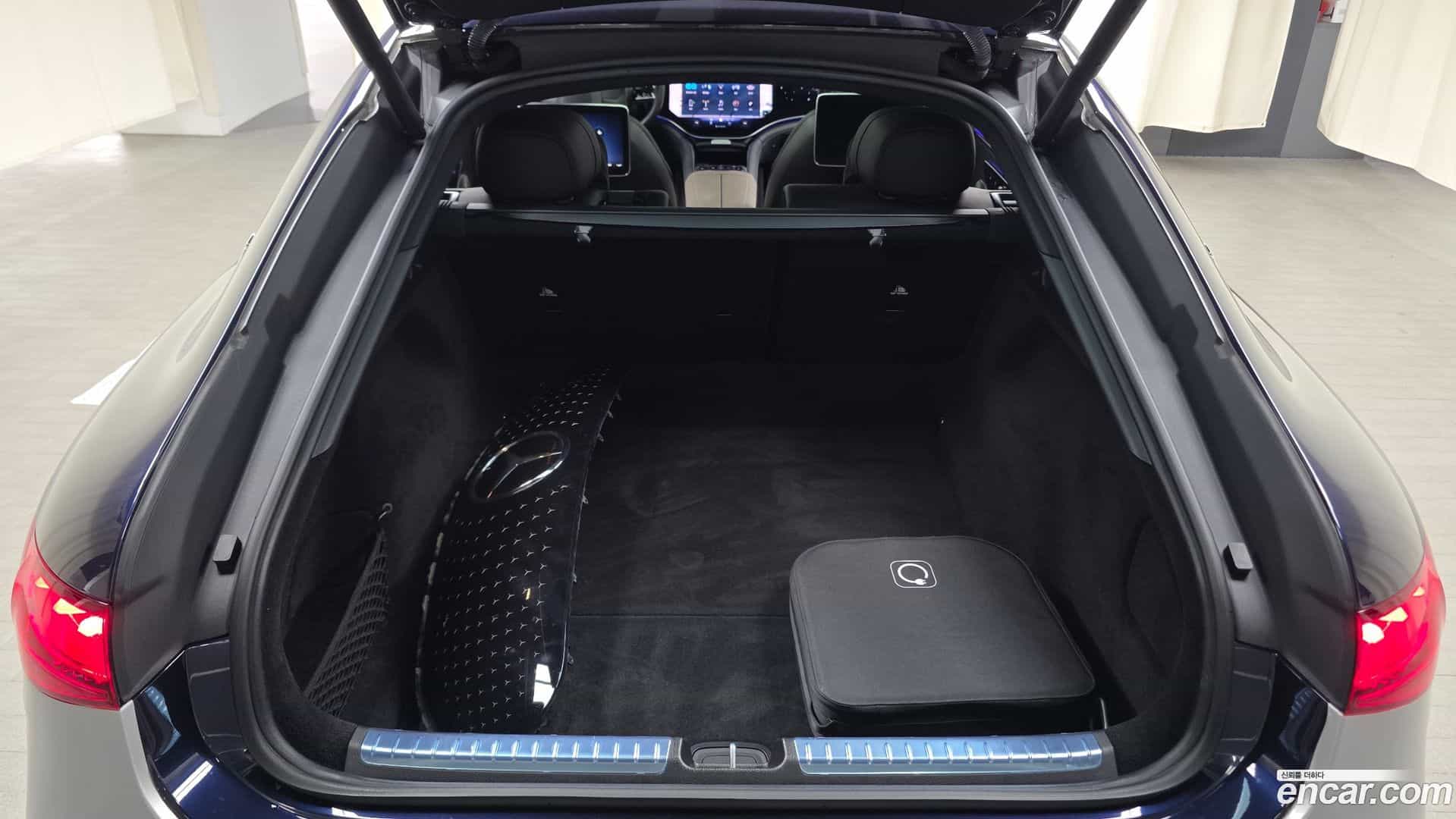 EQS Mercedes-Benz 2023.8-OPTION-024