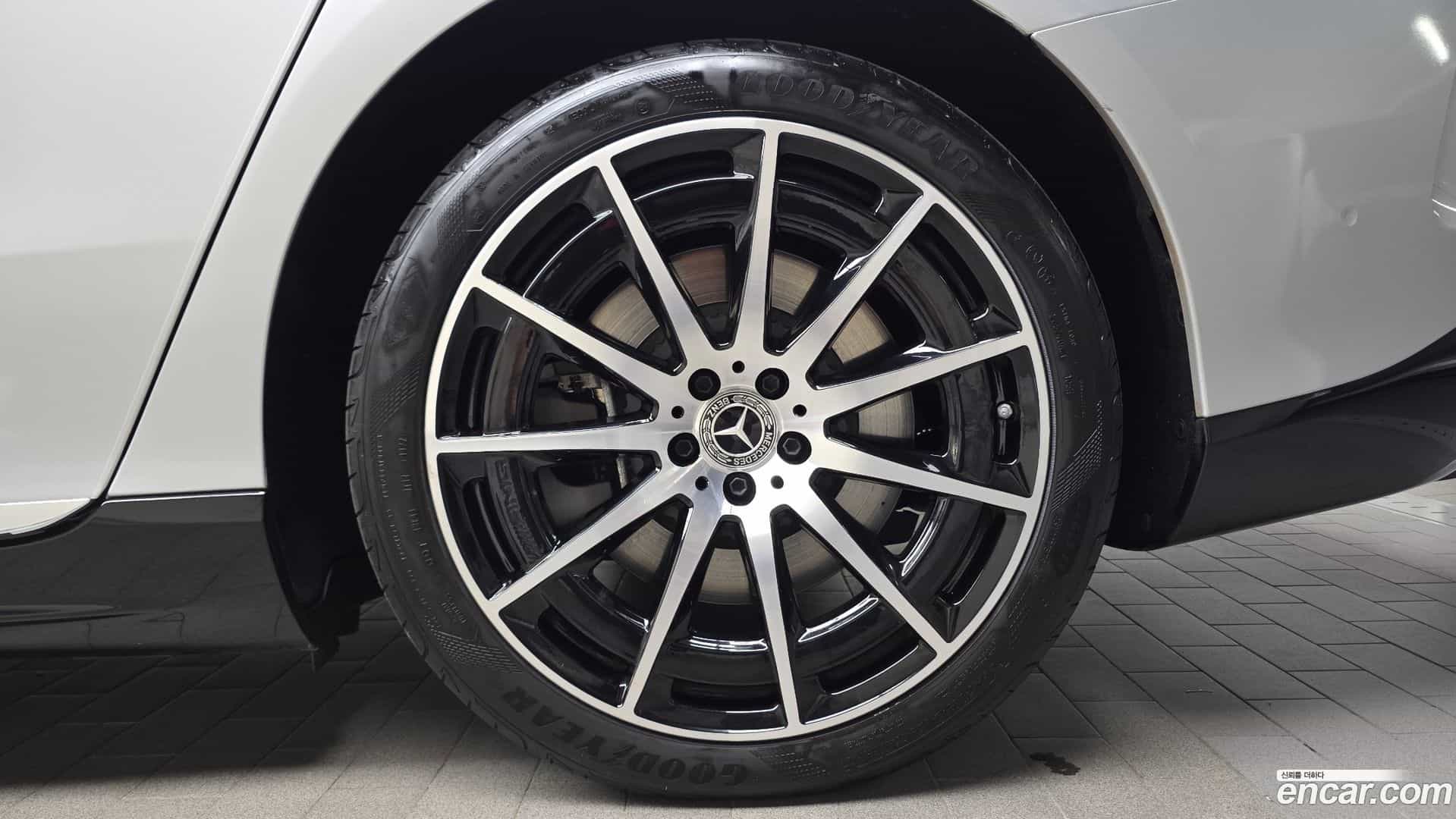 EQS Mercedes-Benz 2023.8-OUTER-031