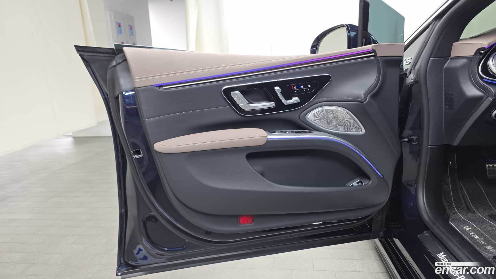 EQS Mercedes-Benz 2023.8-INNER-034