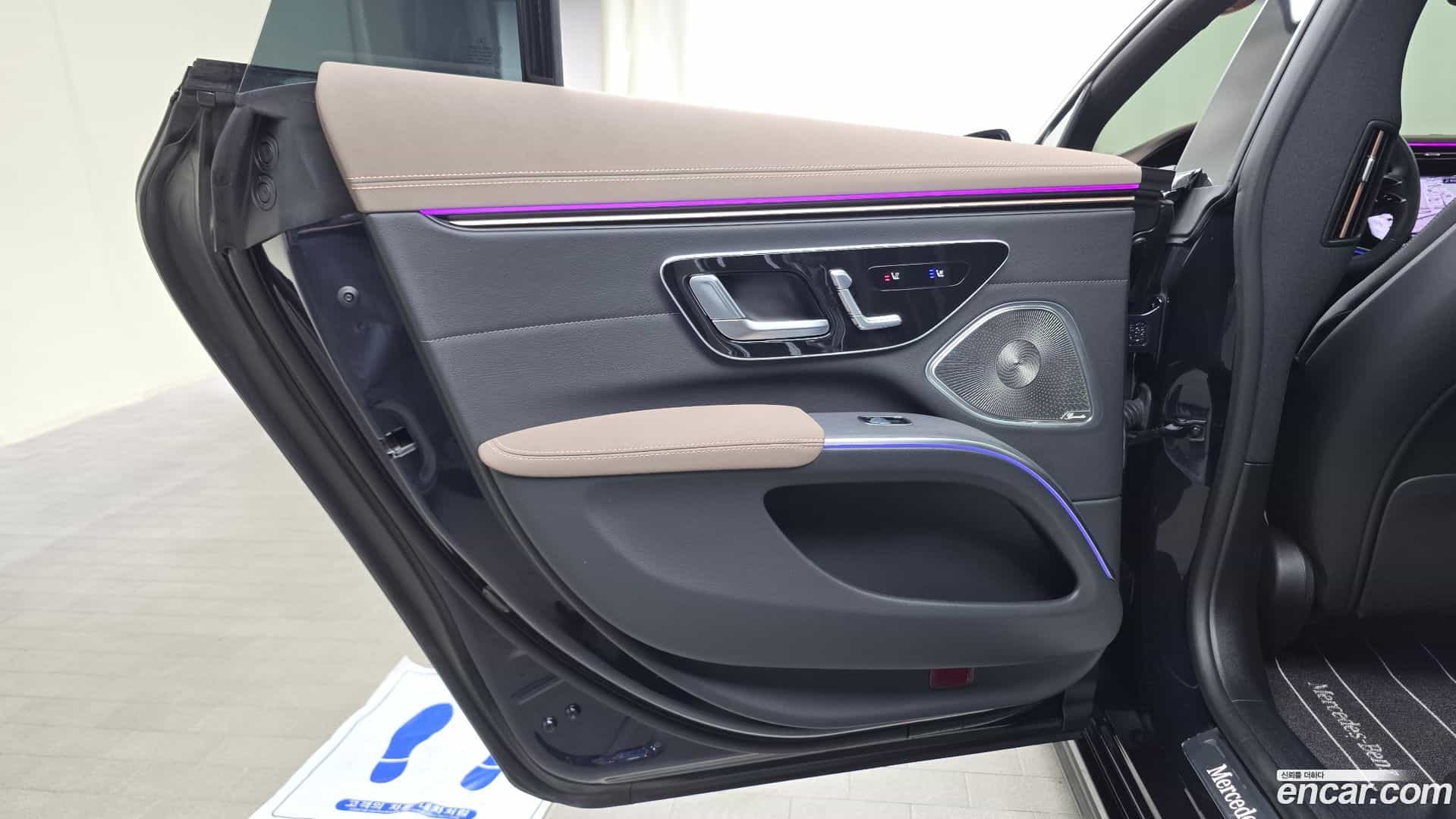 EQS Mercedes-Benz 2023.8-INNER-035