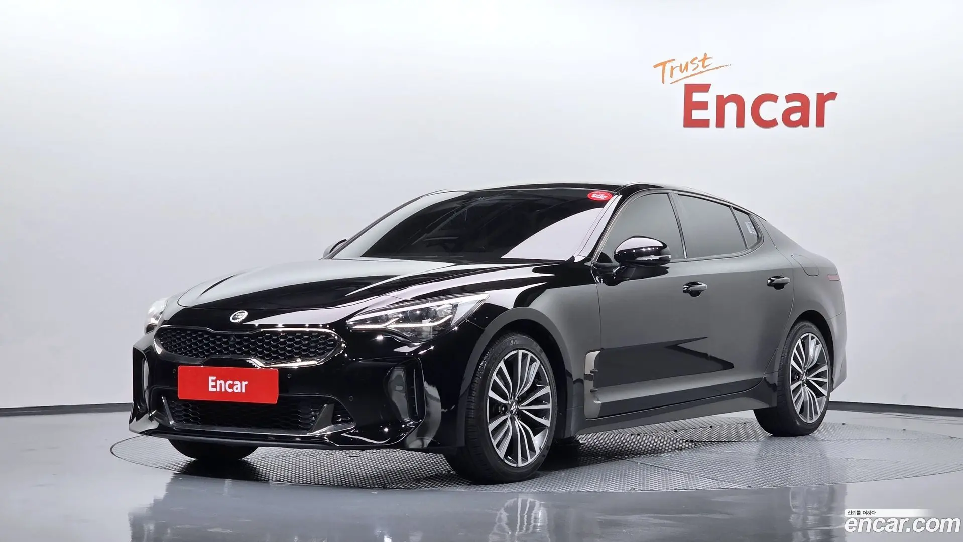 Main__Slider__Photo:Stinger Kia 2018.3-0