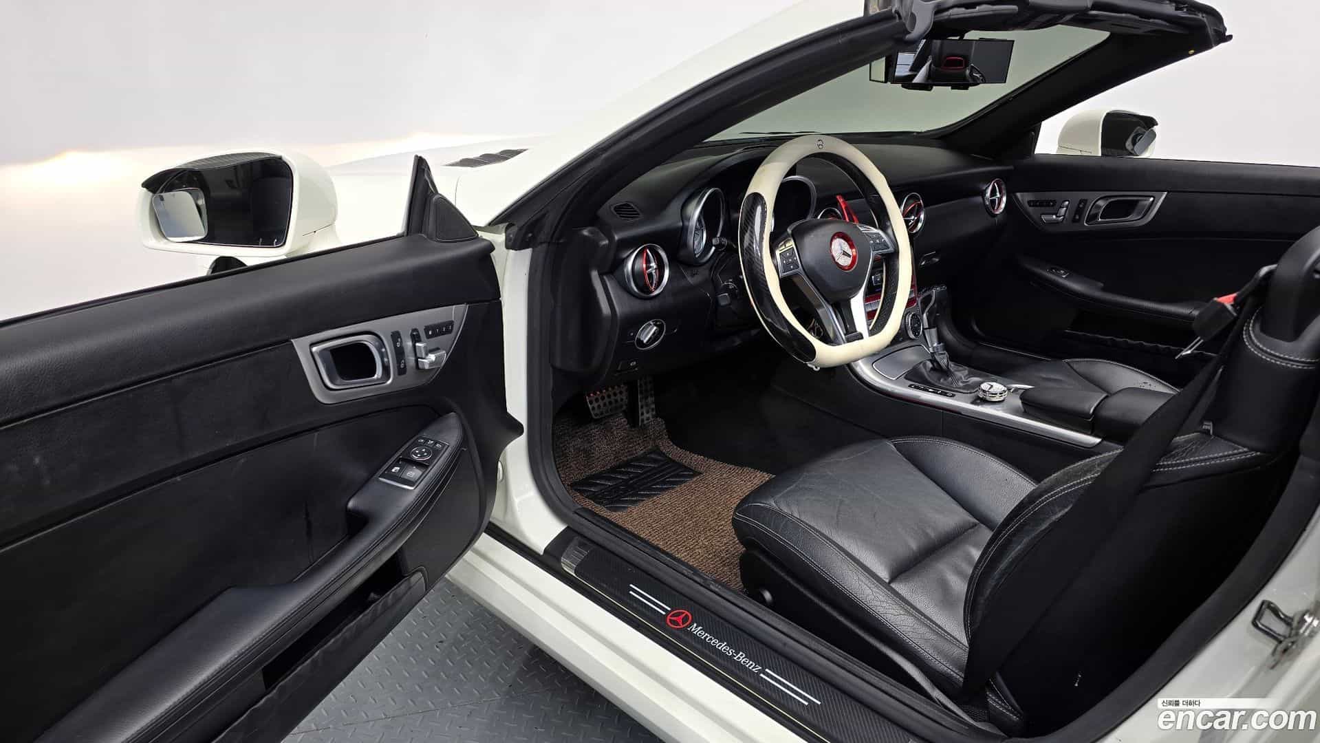 SLK-Class Mercedes-Benz 2012.4-INNER-010