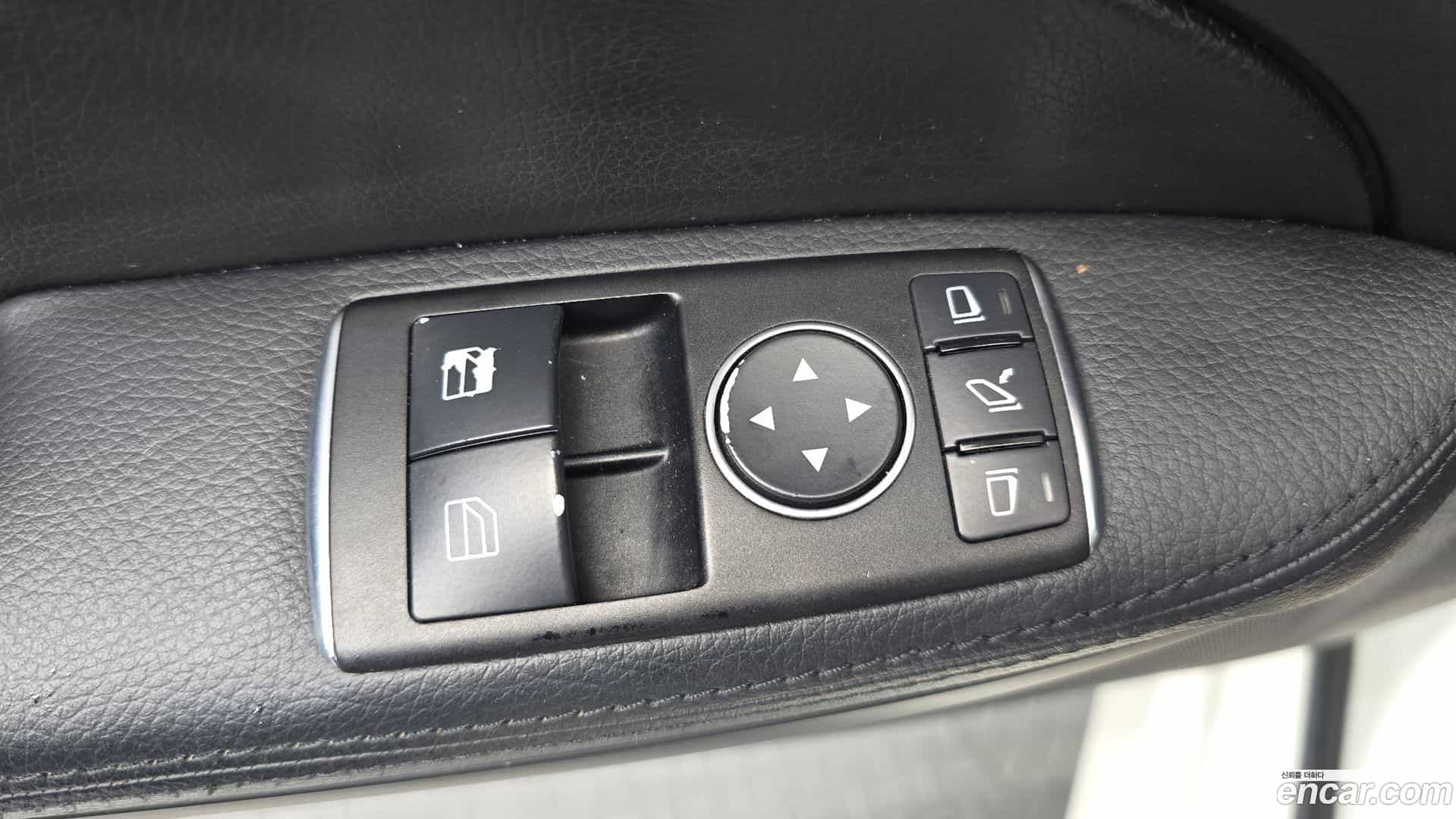 SLK-Class Mercedes-Benz 2012.4-OPTION-024