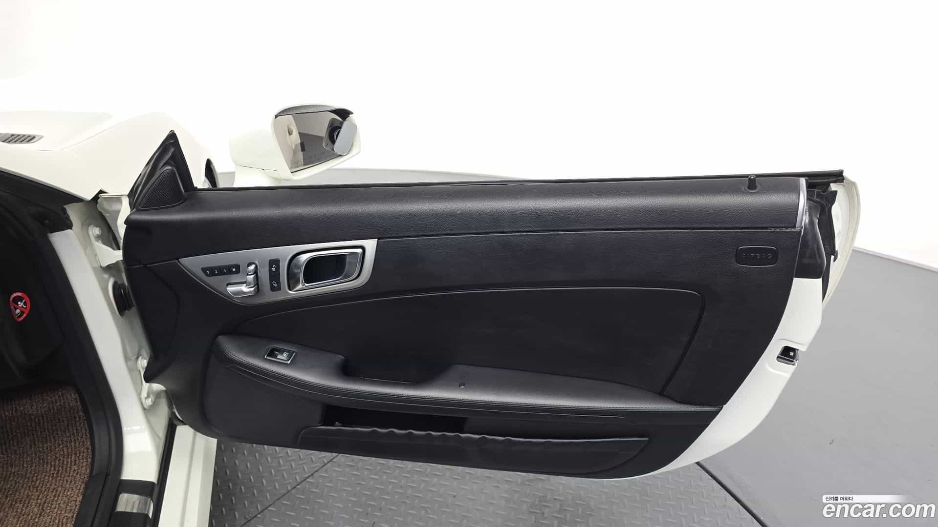 SLK-Class Mercedes-Benz 2012.4-INNER-035