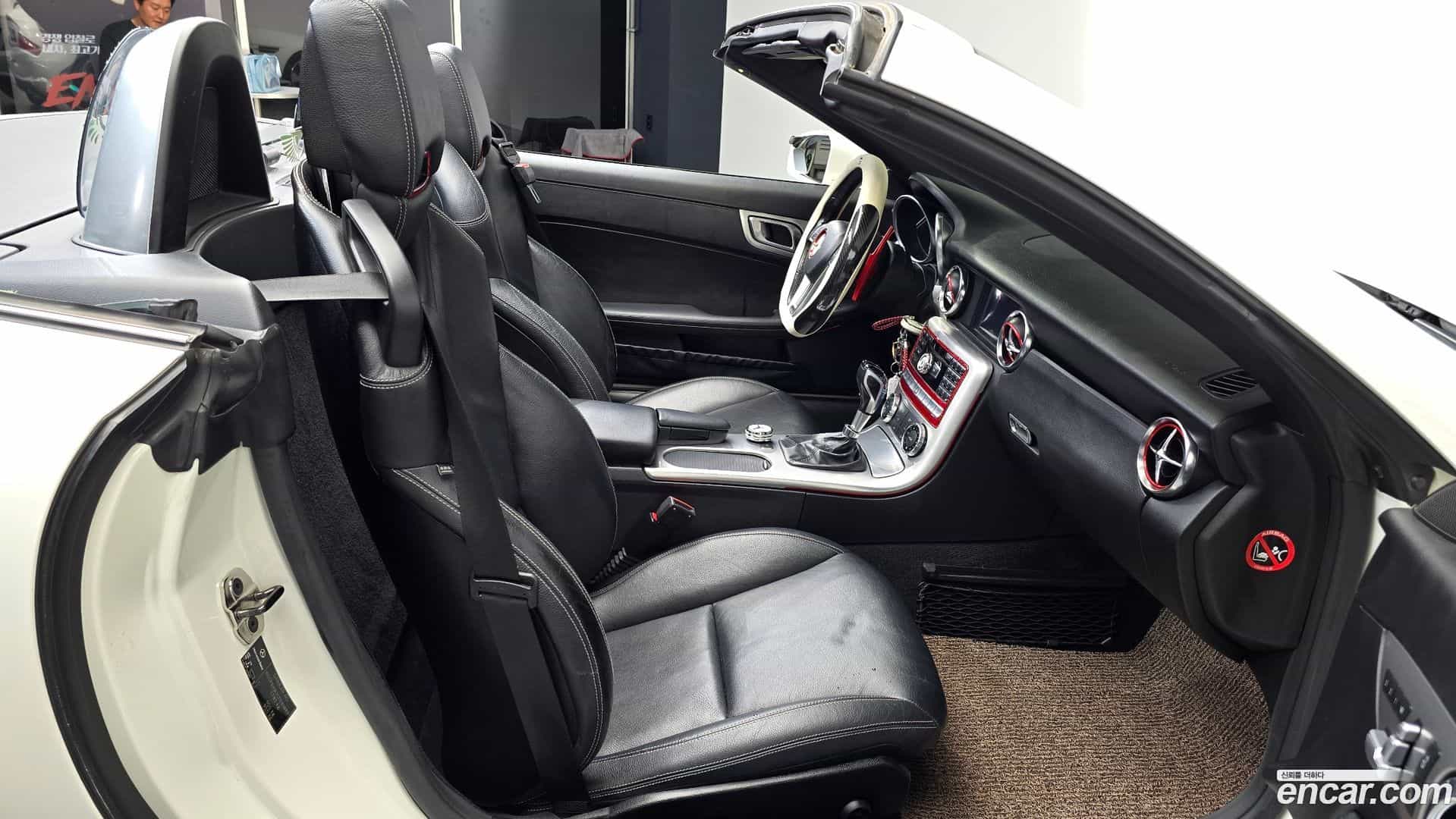 SLK-Class Mercedes-Benz 2012.4-INNER-036