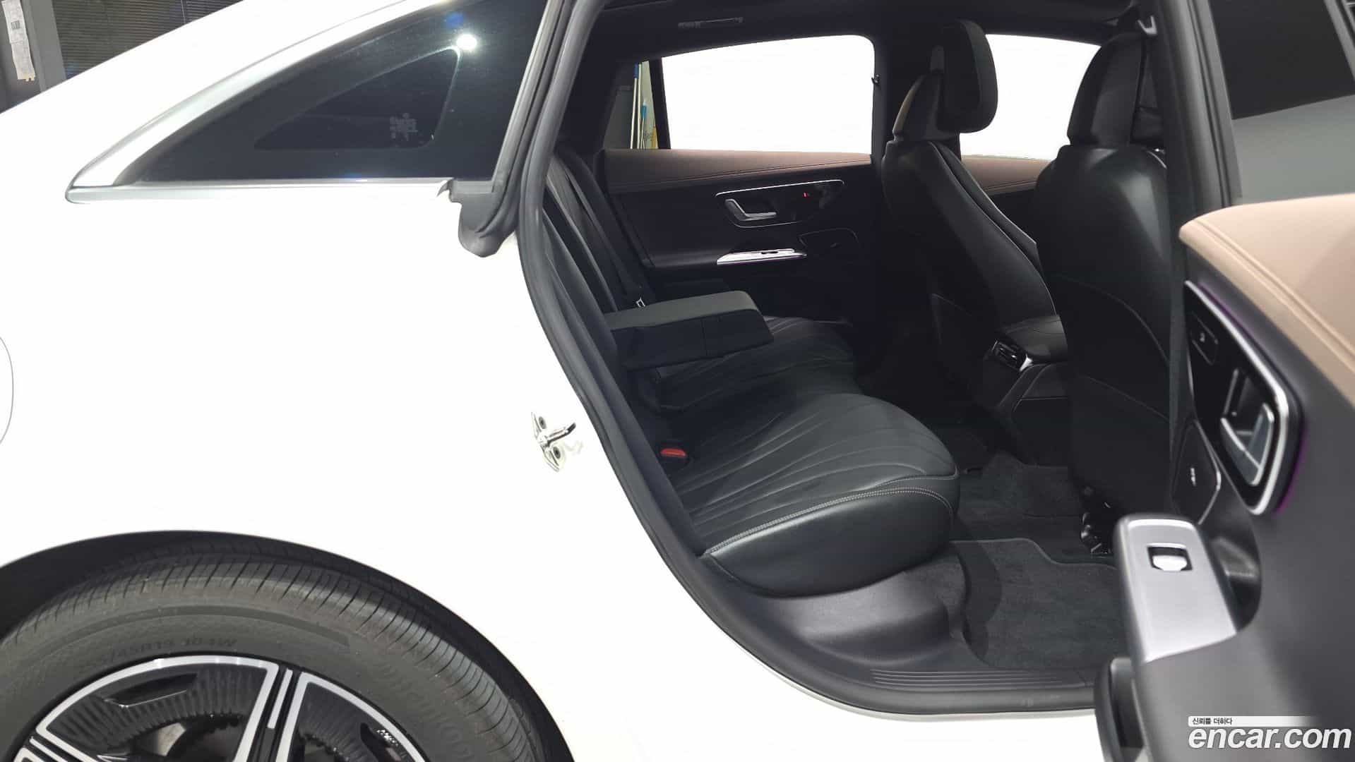 EQE Mercedes-Benz 2023.11-OPTION-015