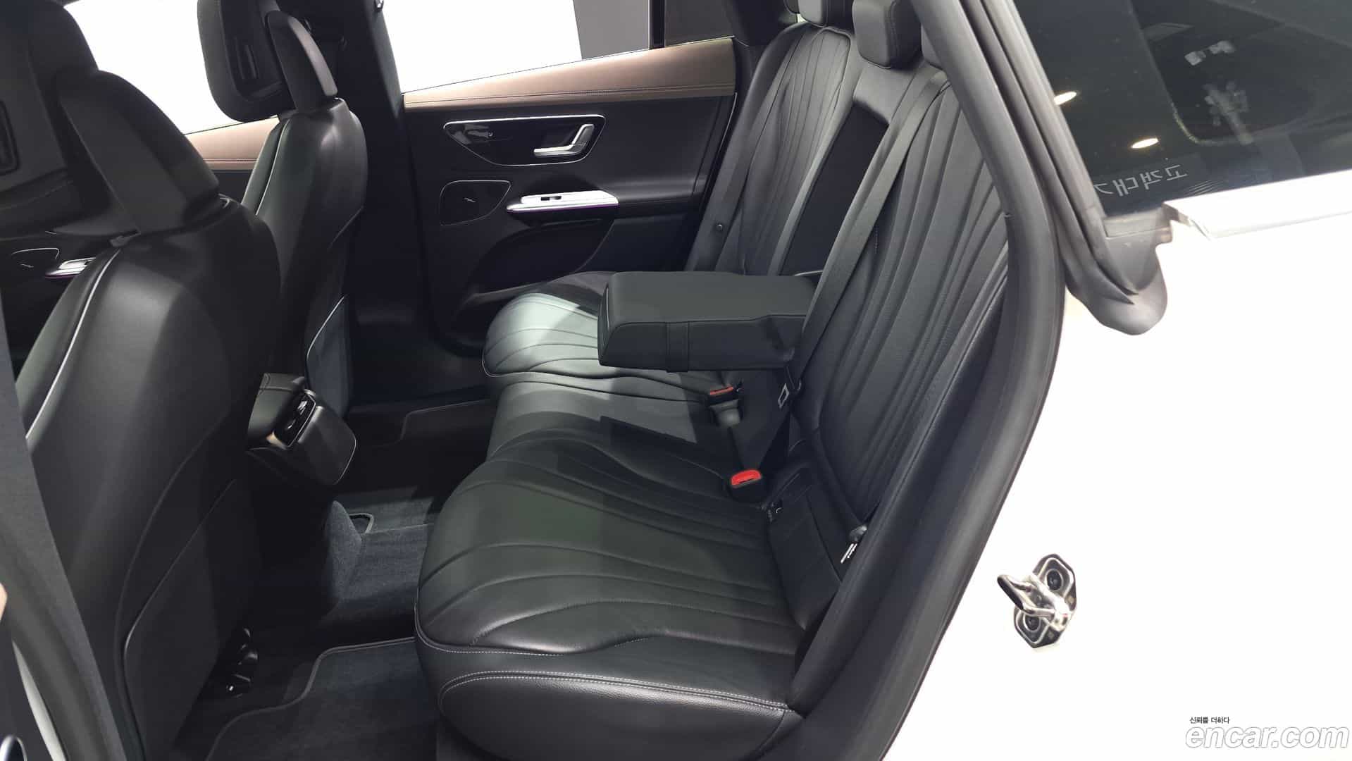 EQE Mercedes-Benz 2023.11-OPTION-016