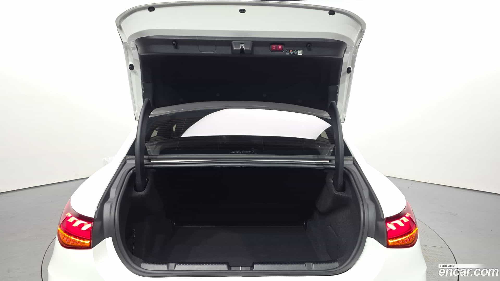 EQE Mercedes-Benz 2023.11-OPTION-024