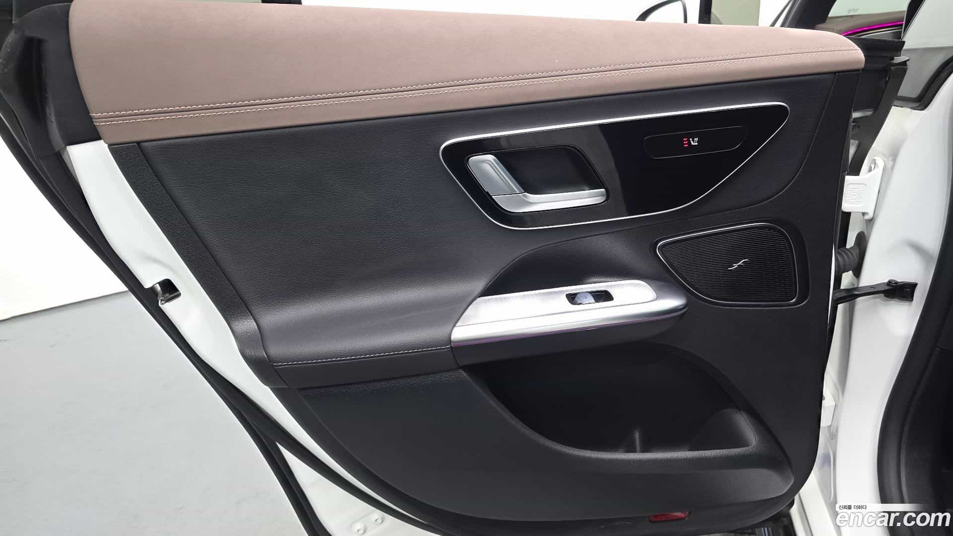 EQE Mercedes-Benz 2023.11-INNER-035