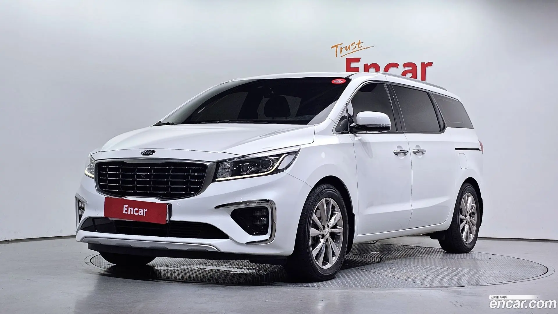 Main__Slider__Photo:Canival Kia 2019.5-0